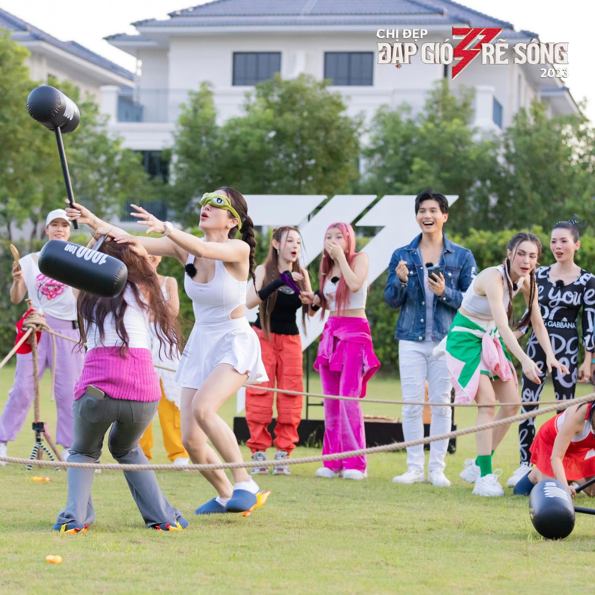 Các Chị đẹp 'tấu hài' khi tham gia hội thao