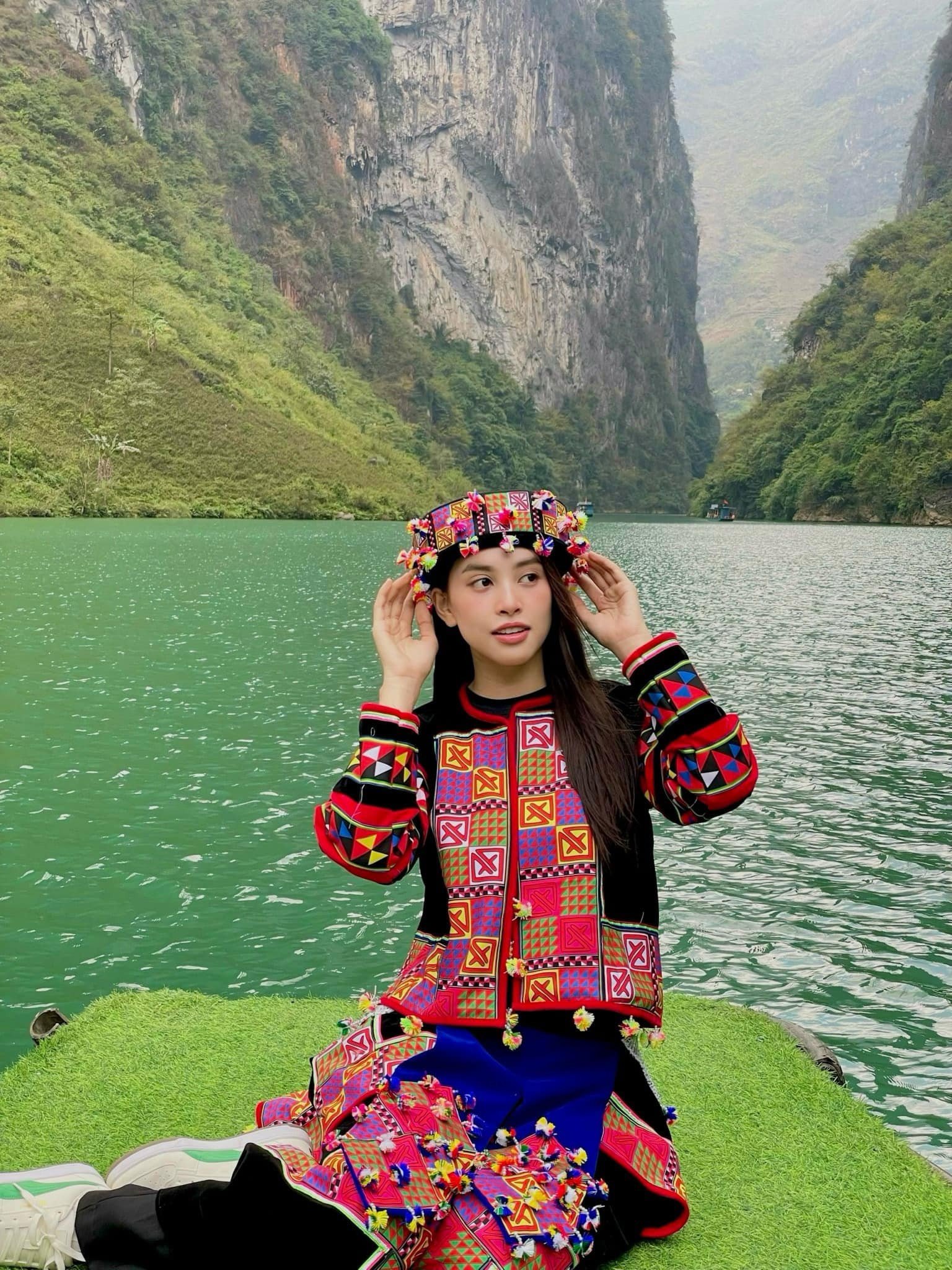 Trần Tiểu Vy có chuyến đi đến Hà Giang Trần Tiểu Vy có chuyến đi đến Hà Giang