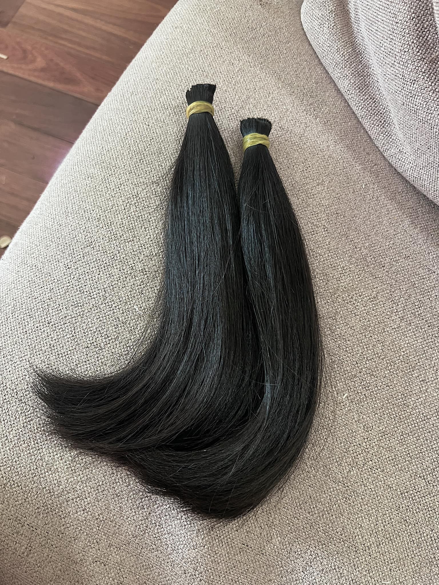 Phần tóc Phương Khánh gửi tặng dài 28cm, được cô nuôi dưỡng kỹ càng suốt 1 năm qua