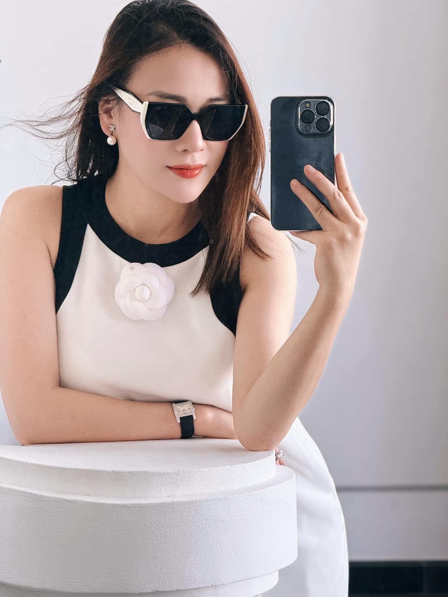 Dù đang ở giữa giai đoạn thai kỳ, song nhan sắc Phương Oanh vẫn khiến khán giả phải 'trầm trồ'