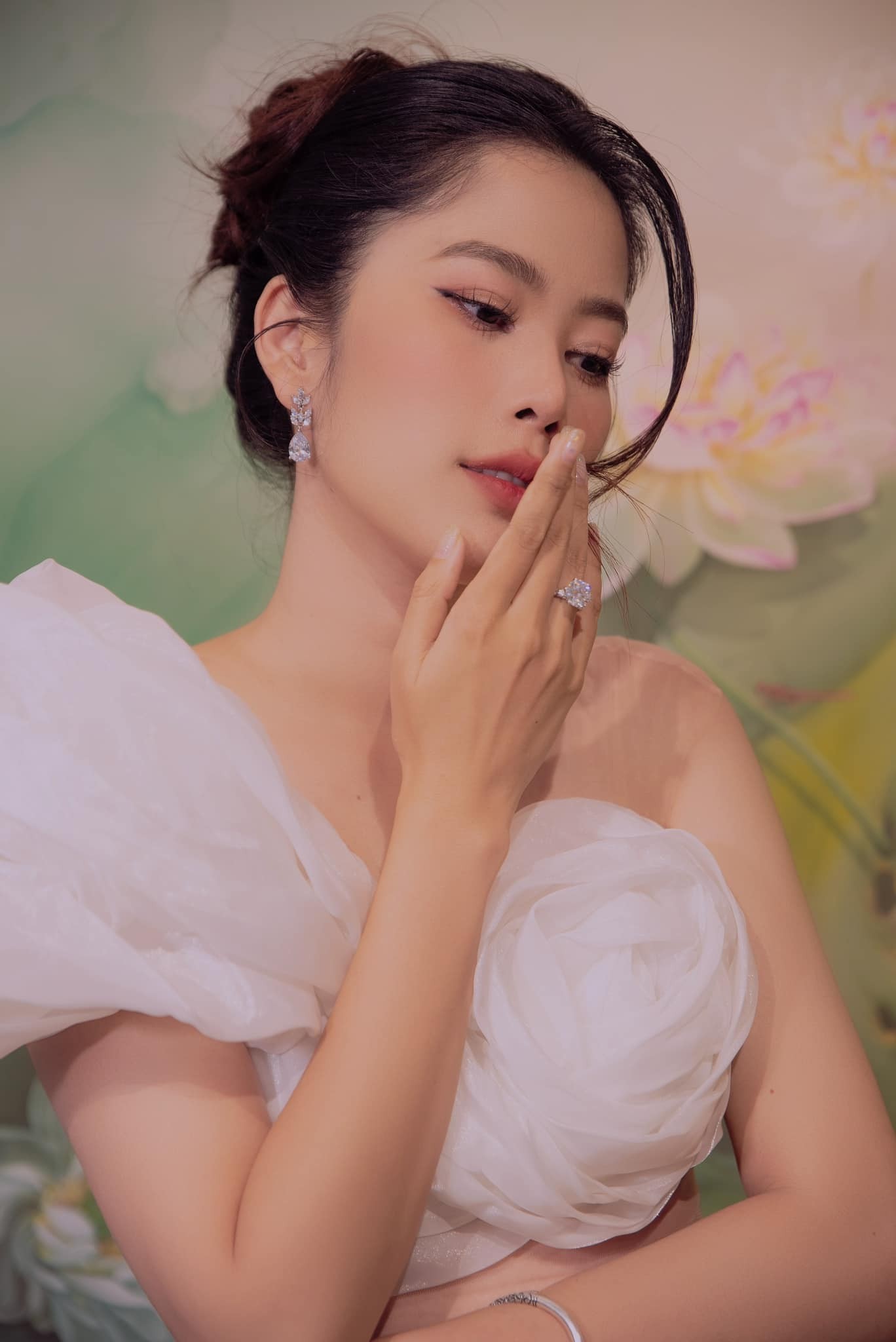 Nam Em trở thành cái tên gây chú ý vì những ồn ào đời tư