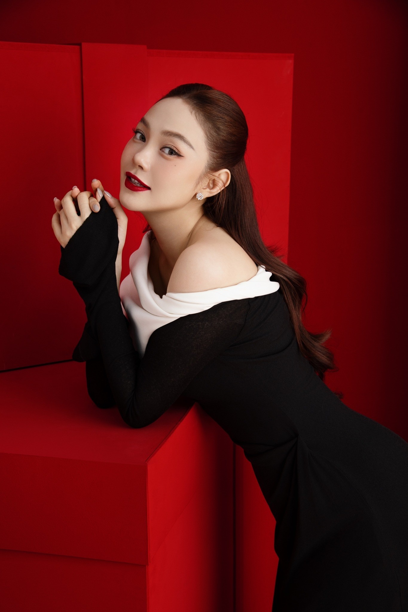 Sau khi con trai cứng cáp, Minh Hằng nhanh chóng quay trở lại với công việc