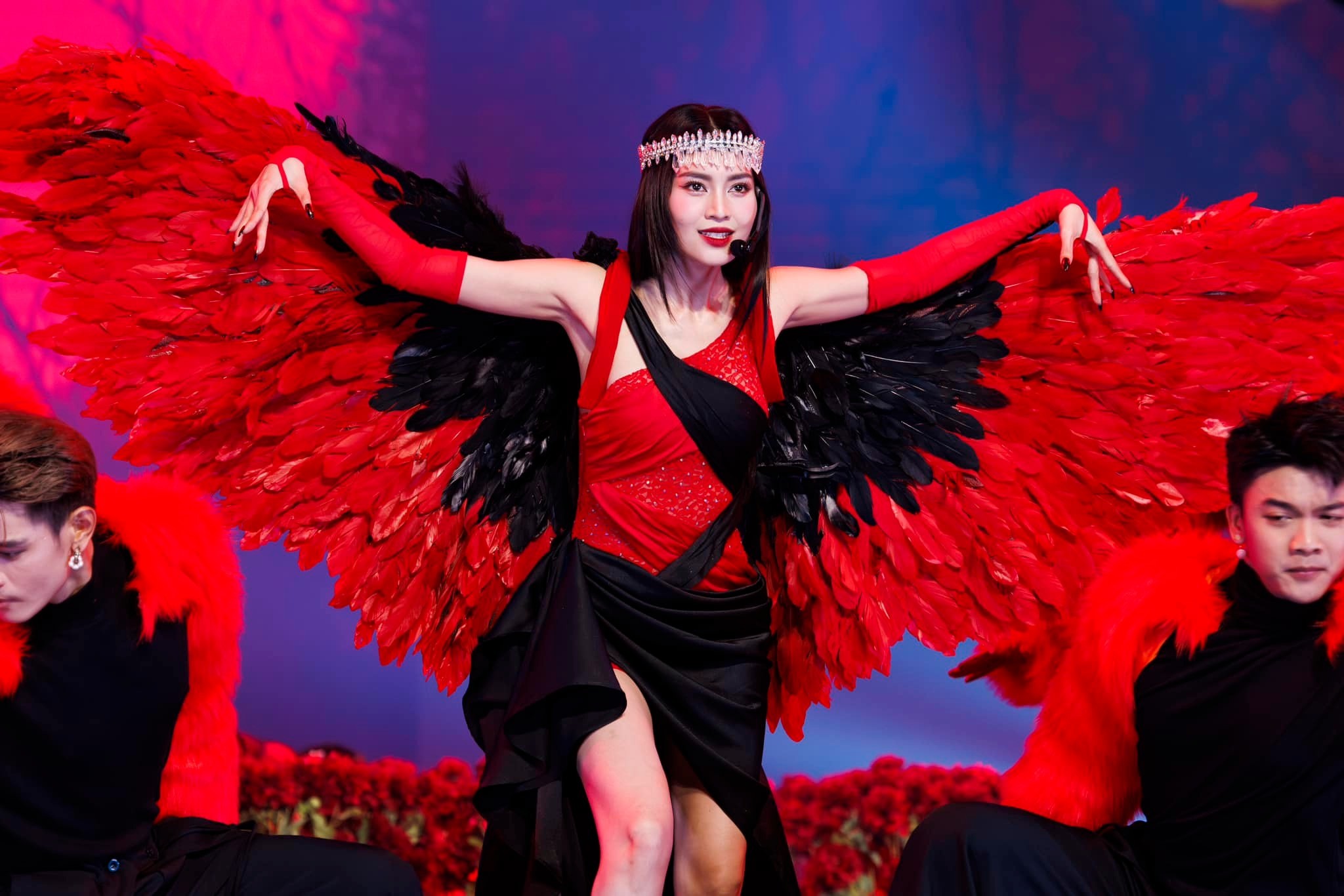 Lan Ngọc đẹp tựa nữ thần trên sân khấu Công diễn 3