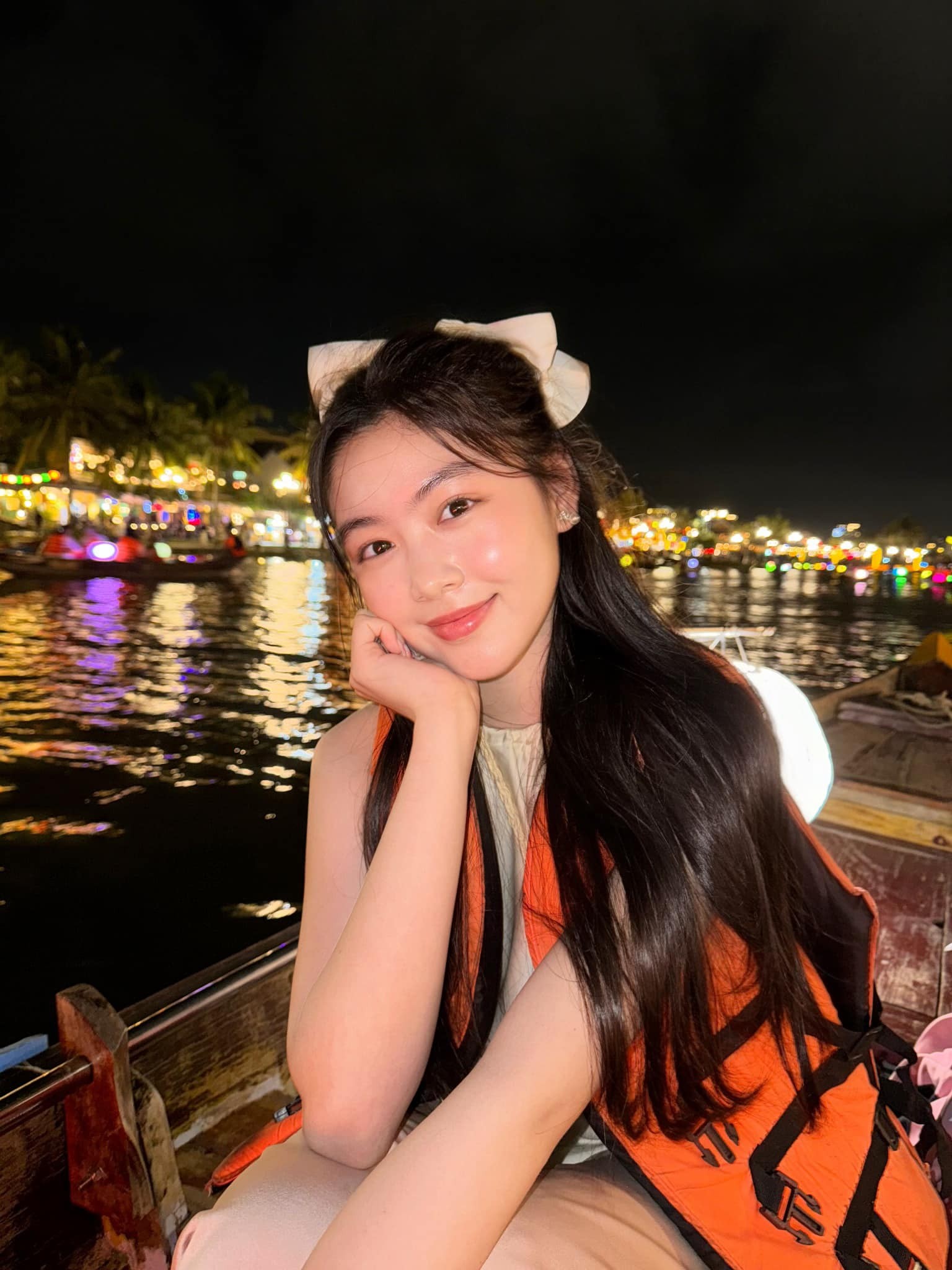 Hình ảnh của Lọ Lem được chia sẻ rầm rộ kèm nhiều khen ngợi