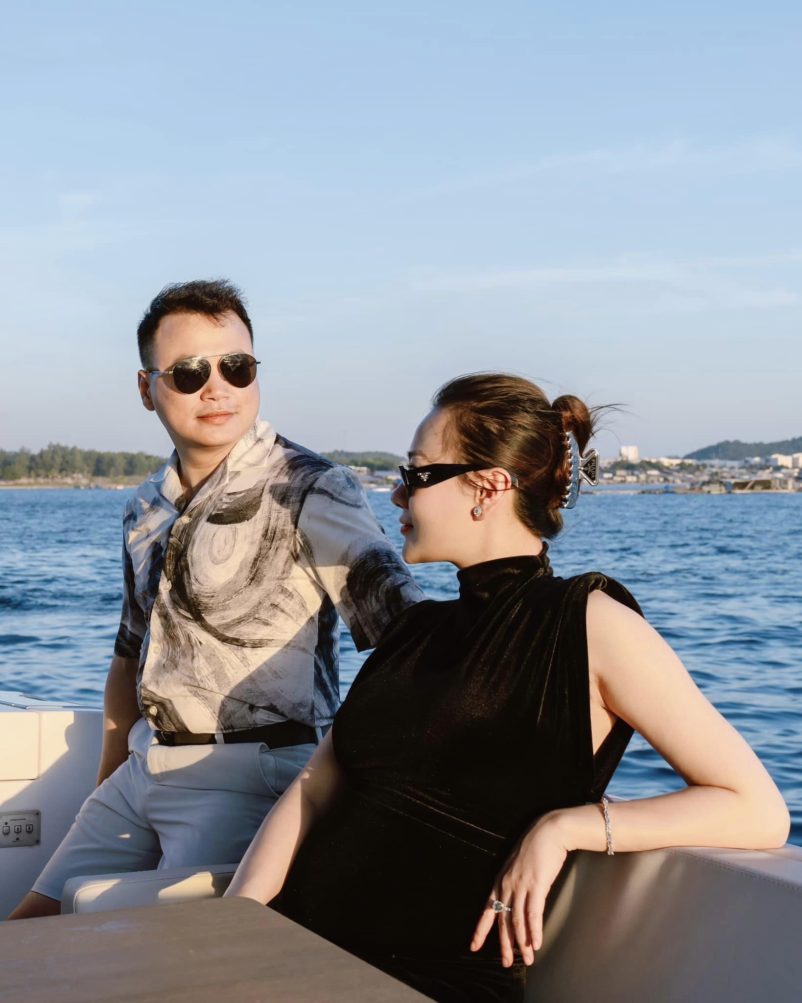Phương Oanh hiện đang có cuộc sống hôn nhân viên mãn bên Shark Bình Phương Oanh hiện đang có cuộc sống hôn nhân viên mãn bên Shark Bình