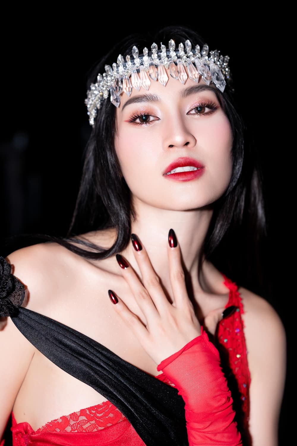 Ninh Dương Lan Ngọc sẽ làm gì với thẻ đen quyền lực