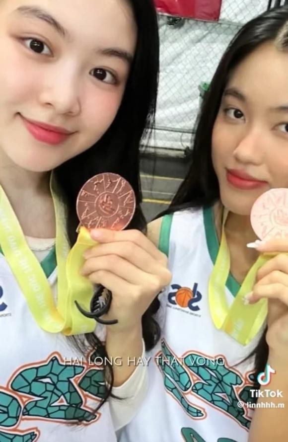 Ái nữ nhà Quyền Linh 'flex' thành tích năm qua, CDM cảm thán: 'Profile khủng để thi hoa hậu' - Ảnh 1 Ái nữ nhà Quyền Linh 'flex' thành tích năm qua, CDM cảm thán: 'Profile khủng để thi hoa hậu' - Ảnh 1
