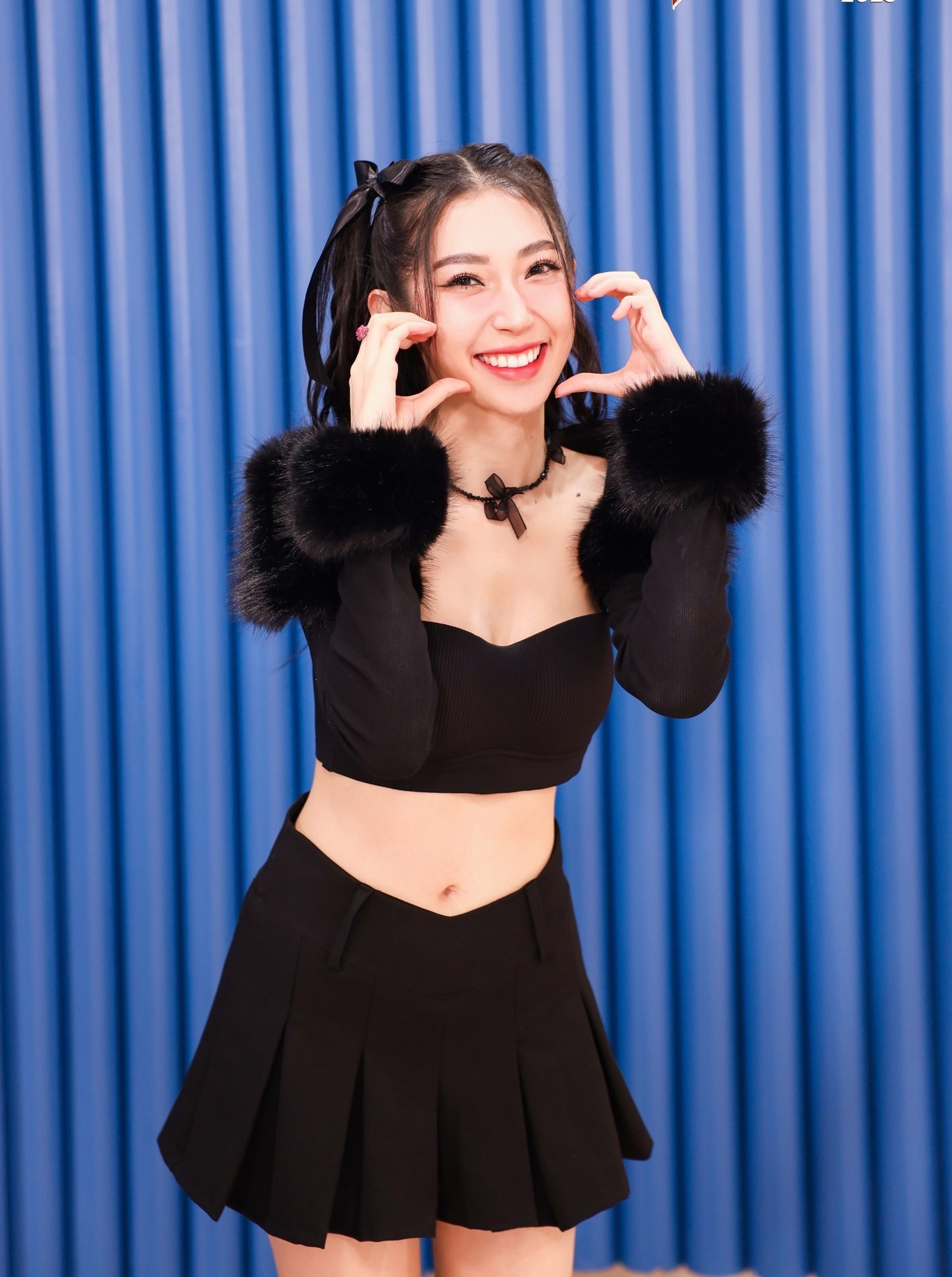 Khổng Tú Quỳnh trưởng nhóm Mashup Cánh Hồng Phai & Đóa Hoa Hồng