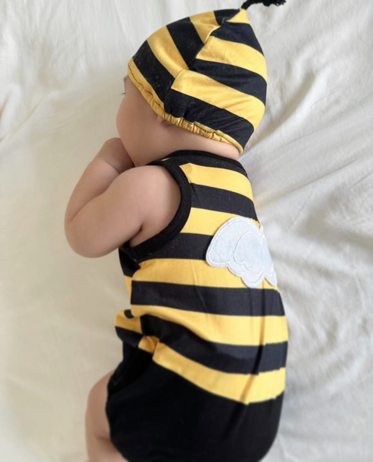 Con trai Minh Hằng được mẹ chăm chút