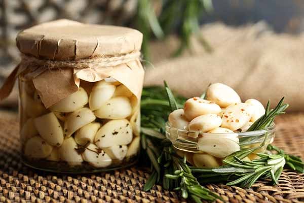 Tỏi ngâm giấm Tỏi ngâm giấm