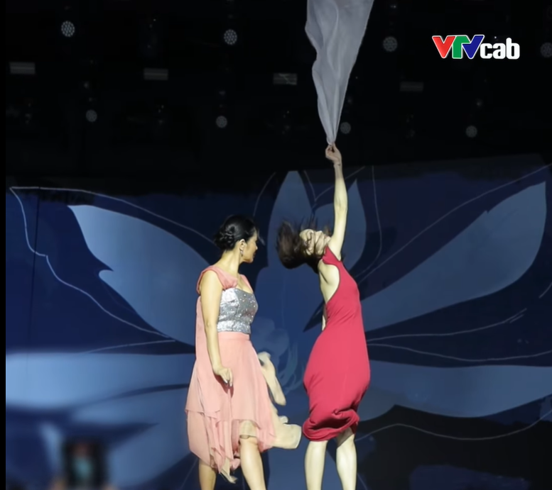 Hồng Nhung sẽ thể hiện khả năng múa ballet trong Công diễn 4 Chị Đẹp Đạp Gió Rẽ Sóng Hồng Nhung sẽ thể hiện khả năng múa ballet trong Công diễn 4 Chị Đẹp Đạp Gió Rẽ Sóng