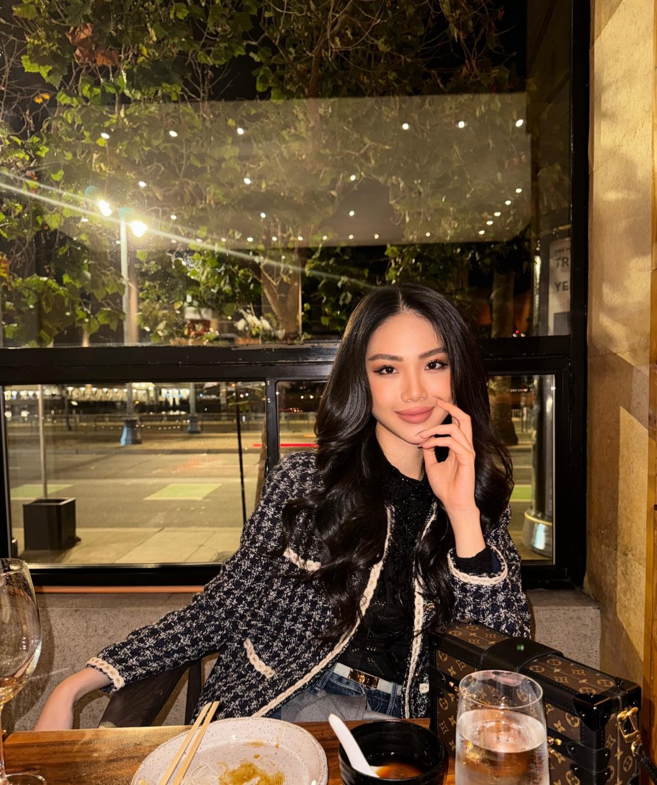 Bùi Quỳnh Hoa chủ yếu chia sẻ hình ảnh đời thường, ít tham gia sự kiện lẫn các hoạt động cộng đồng