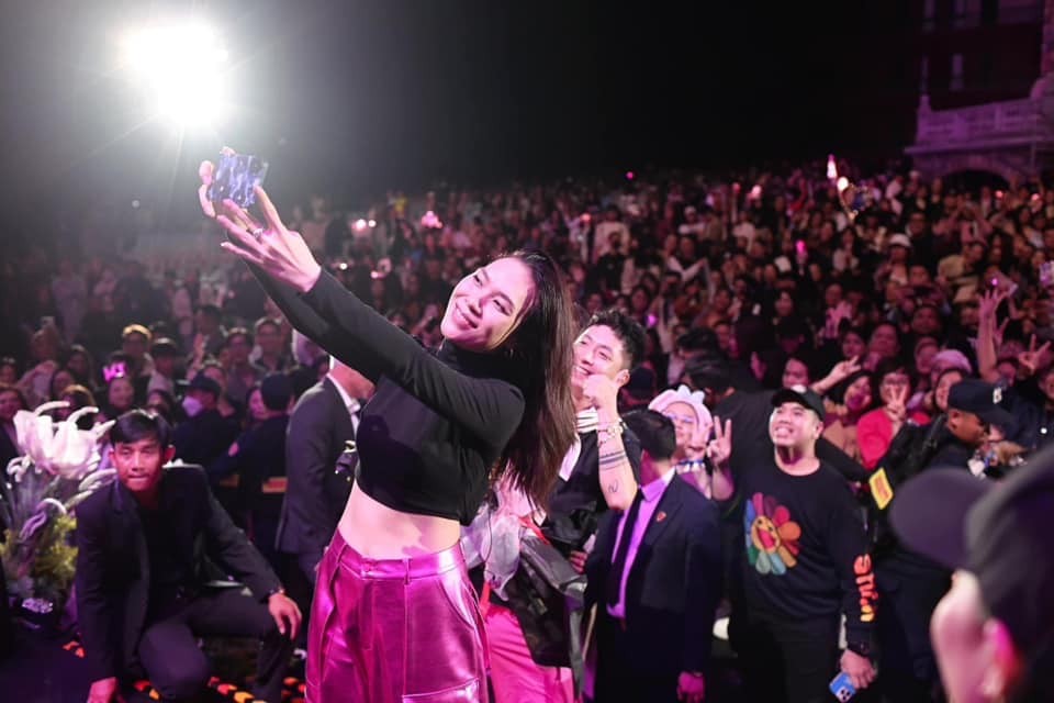 Mỹ Tâm không chỉ có lượng fan đông đảo mà còn tạo ra một cộng đồng chặt chẽ và tràn đầy tình thương