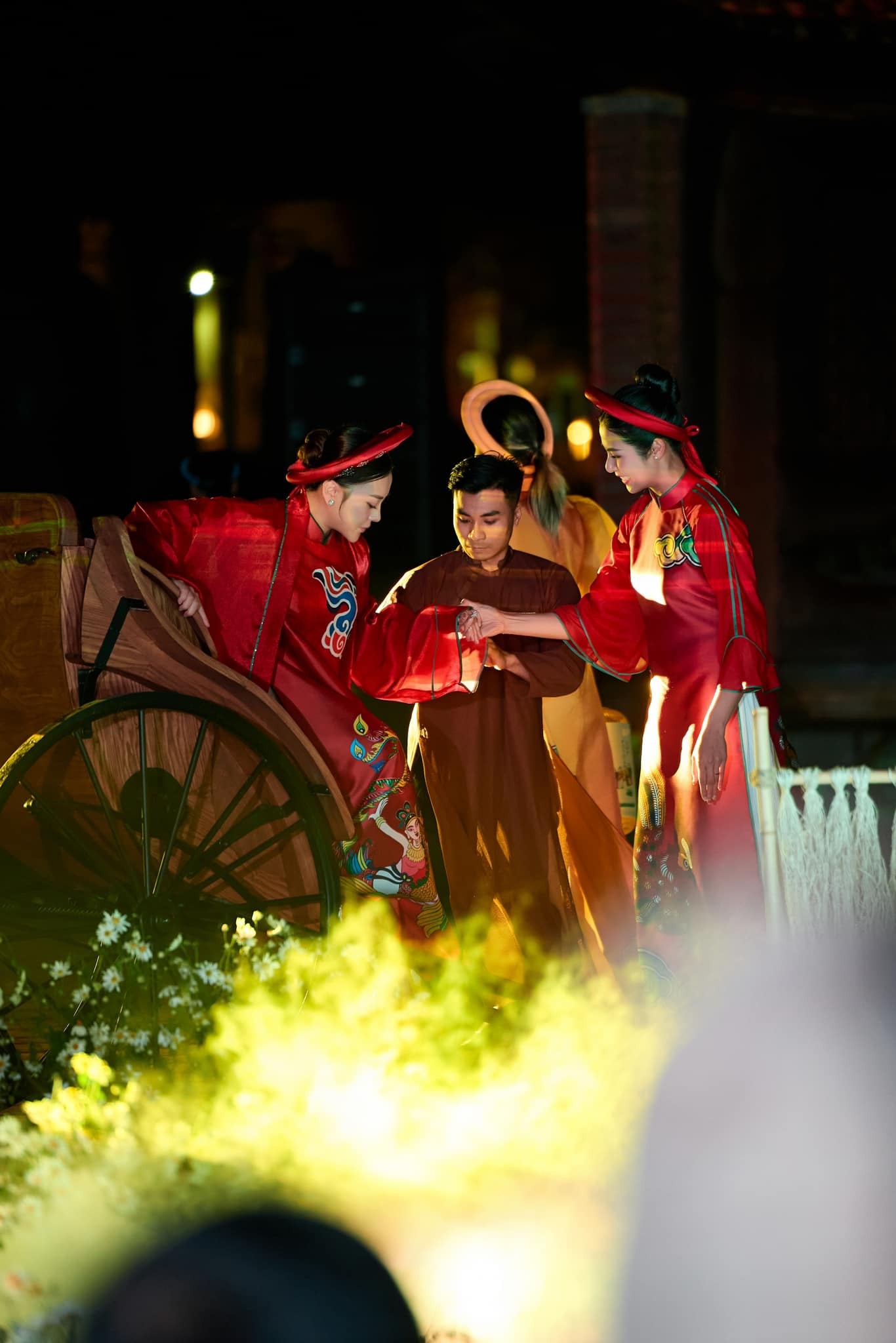 Video: Phương Oanh đi diễn, nhan sắc mẹ bầu qua CAM thường có lung linh như ảnh tự đăng? - Ảnh 5