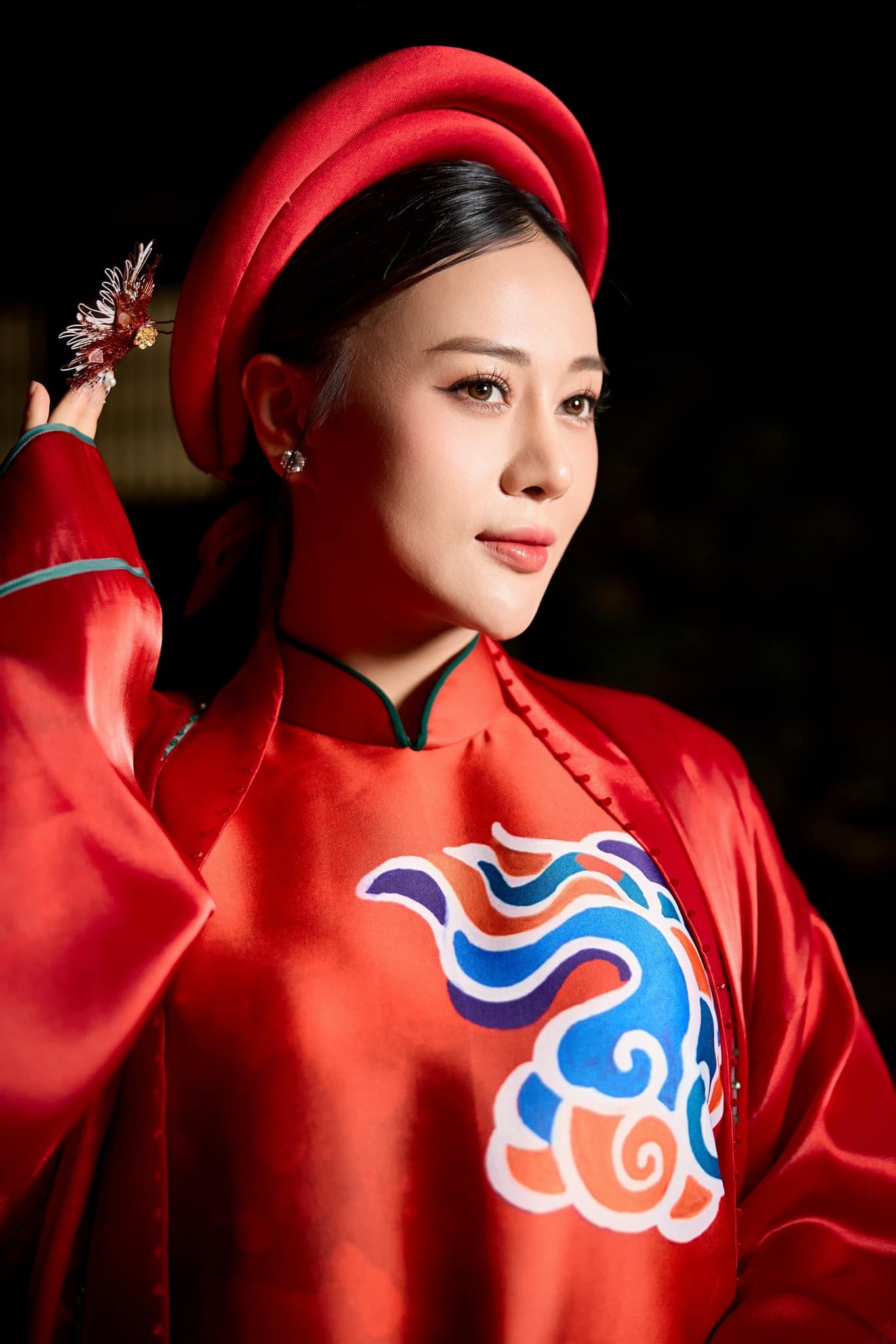 Video: Phương Oanh đi diễn, nhan sắc mẹ bầu qua CAM thường có lung linh như ảnh tự đăng? - Ảnh 1