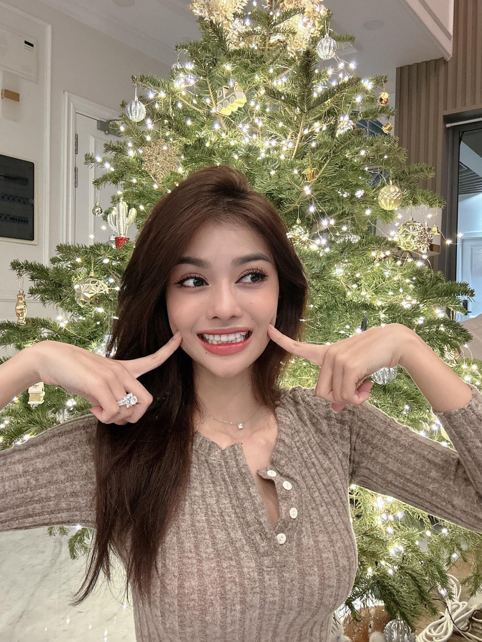 Kiều Loan chia sẻ loạt ảnh 'sống ảo'