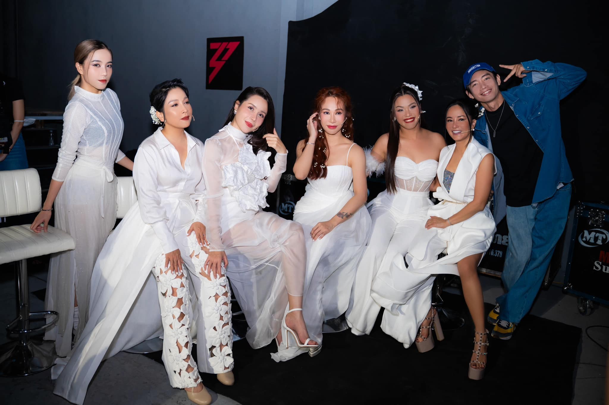 Nhóm Uyên Linh bùng nổ trong Công diễn 4 Chị Đẹp Đạp Gió Rẽ Sóng