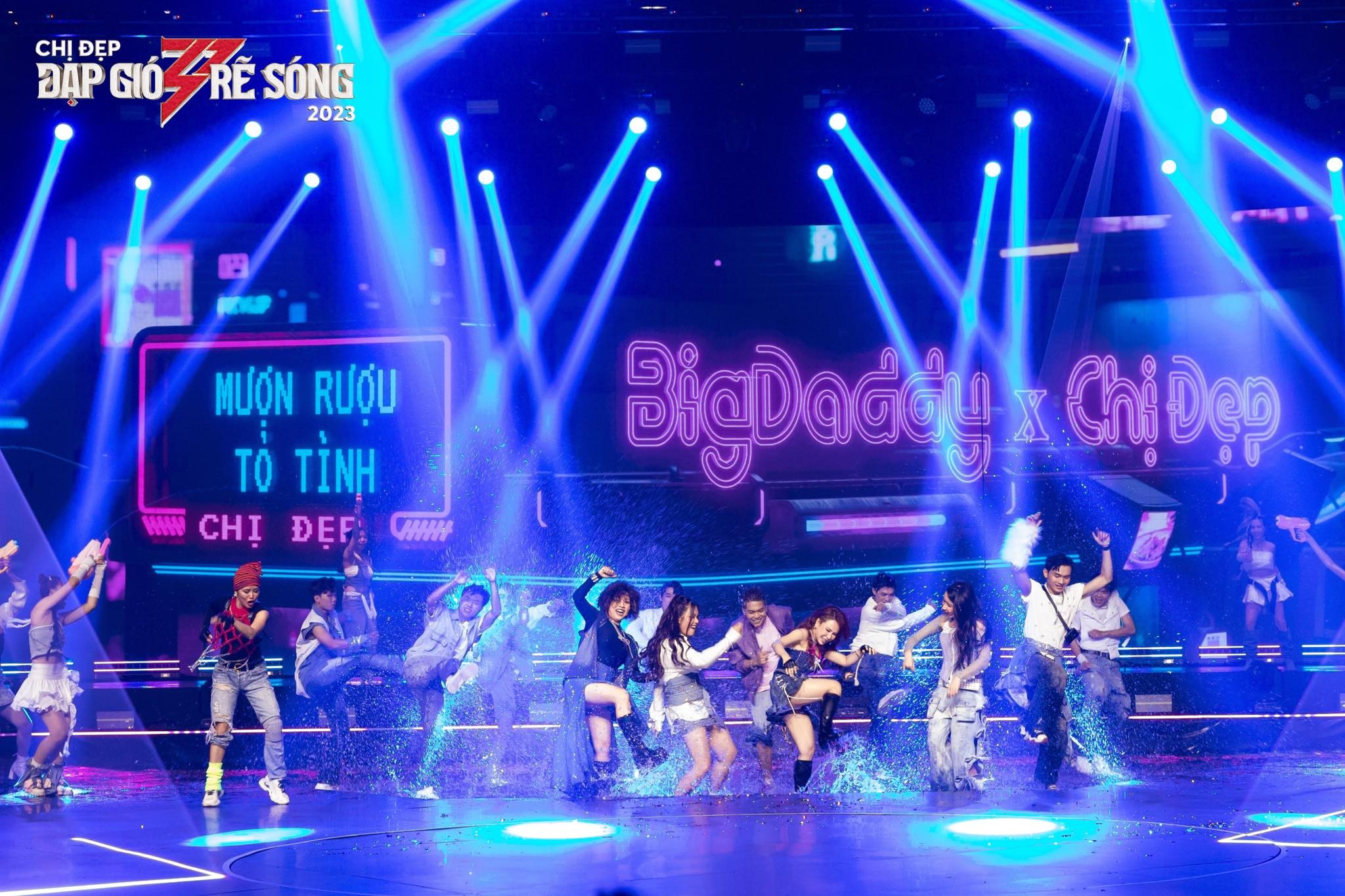 Hát cực đỉnh ở Công diễn 4 Chị Đẹp Đạp Gió Rẽ Sóng vẫn vào vòng nguy hiểm, Uyên Linh nói gì? - Ảnh 1