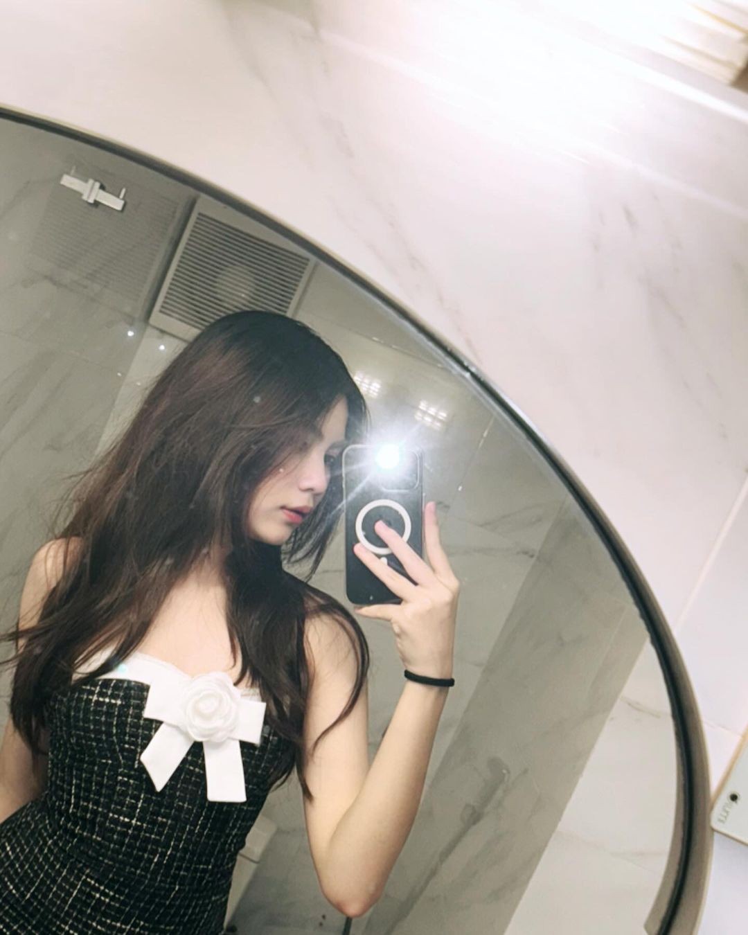 Cô út nhà Quyền Linh gây ấn tượng bởi nhan sắc xinh đẹp, ngày càng trưởng thành