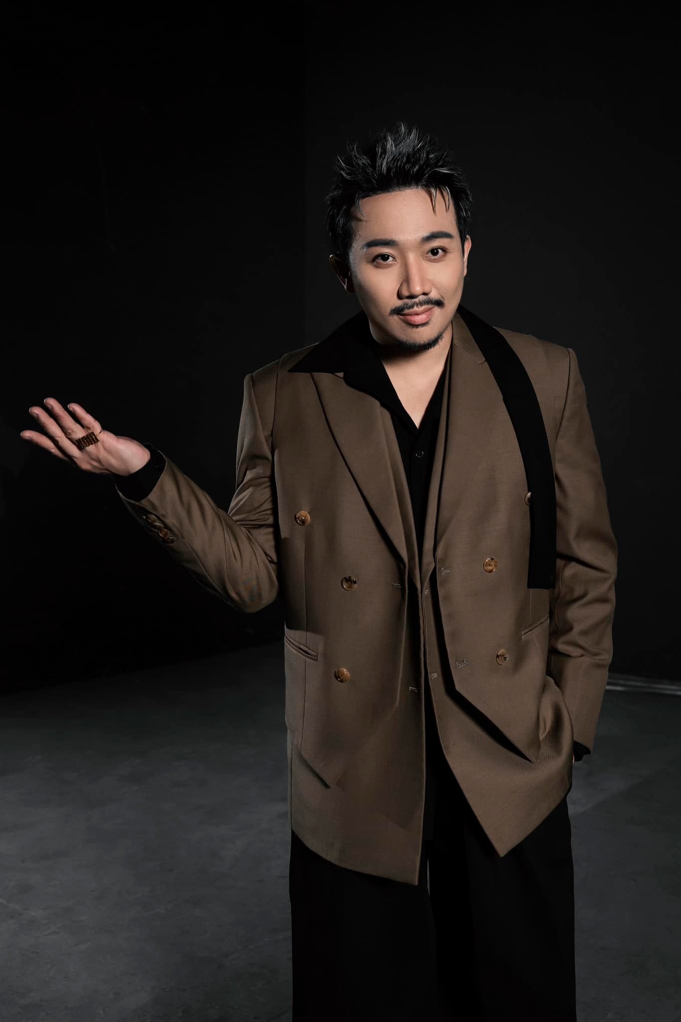 Trấn Thành sợ khi nghe lại bản hit Cánh Hồng Phai vốn ghi dấu sự thành công trong lĩnh vực ca hát