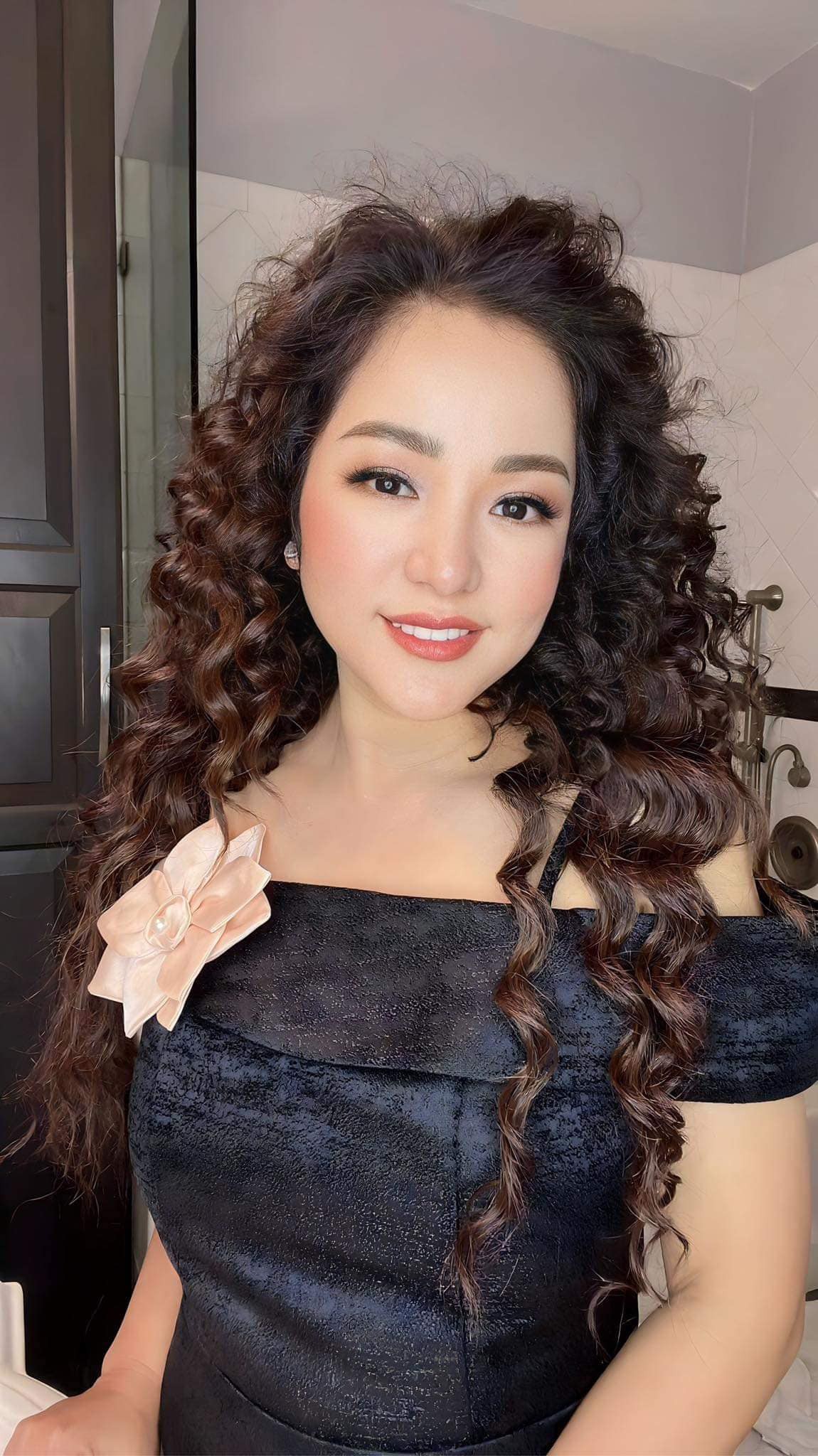 Nhan sắc trẻ trung của Phương Nga ở ngưỡng U50