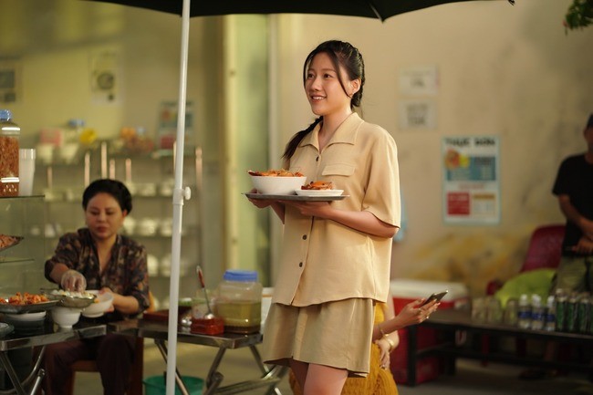 Uyển Ân trong Nhà Bà Nữ Uyển Ân trong Nhà Bà Nữ