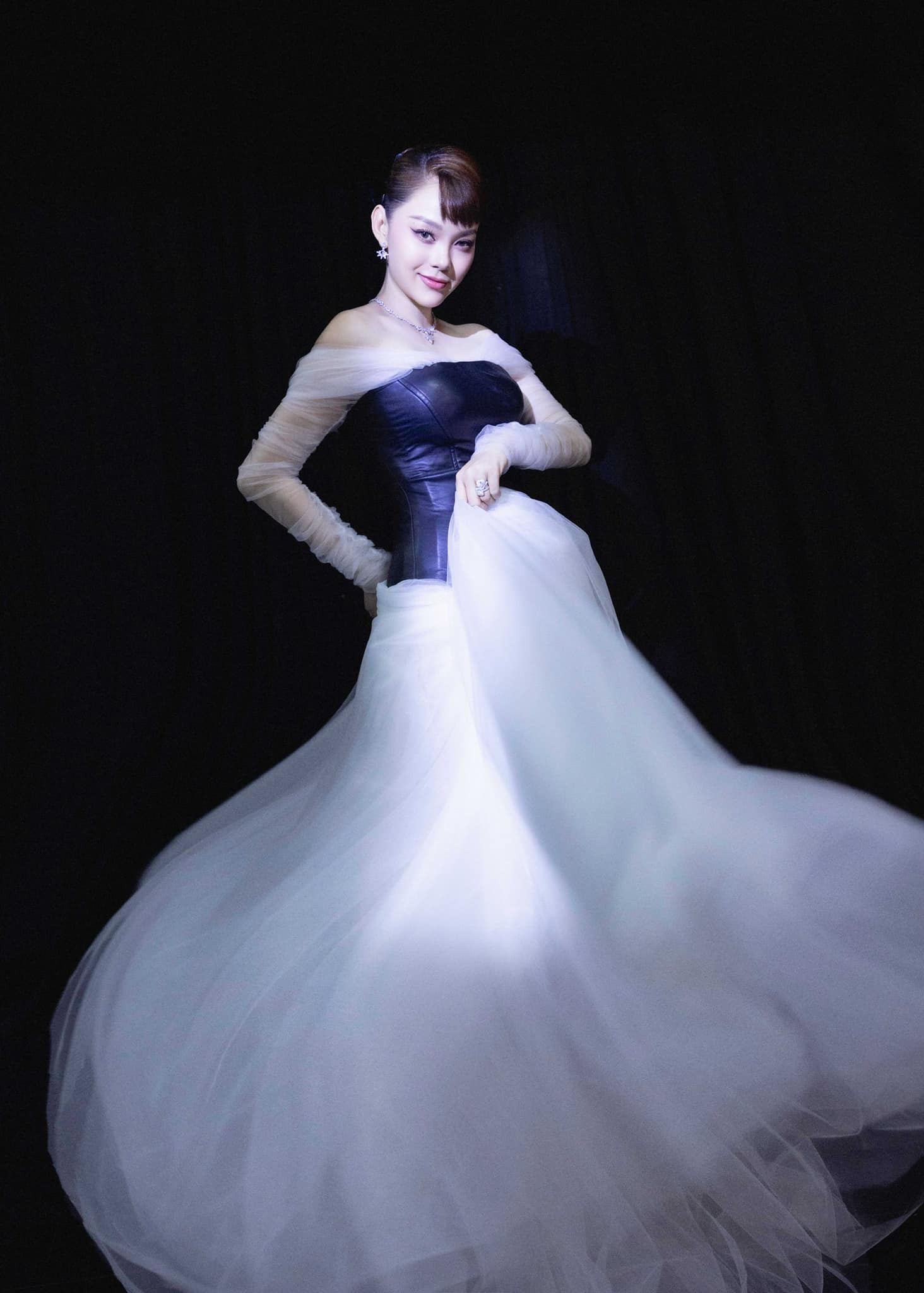 Thần sắc rạng rỡ chuẩn 'gái một con trông mòn con mắt' của nữ minh tinh nhận về nhiều khen ngợi