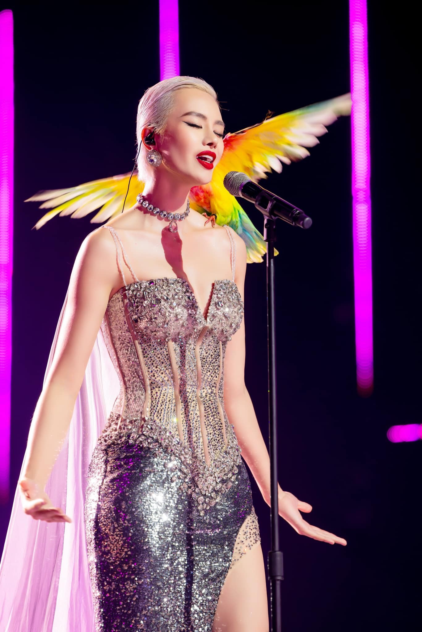 Hà Kino khác lạ ở vòng Công diễn 5 của Chị Đẹp Đạp Gió Rẽ Sóng