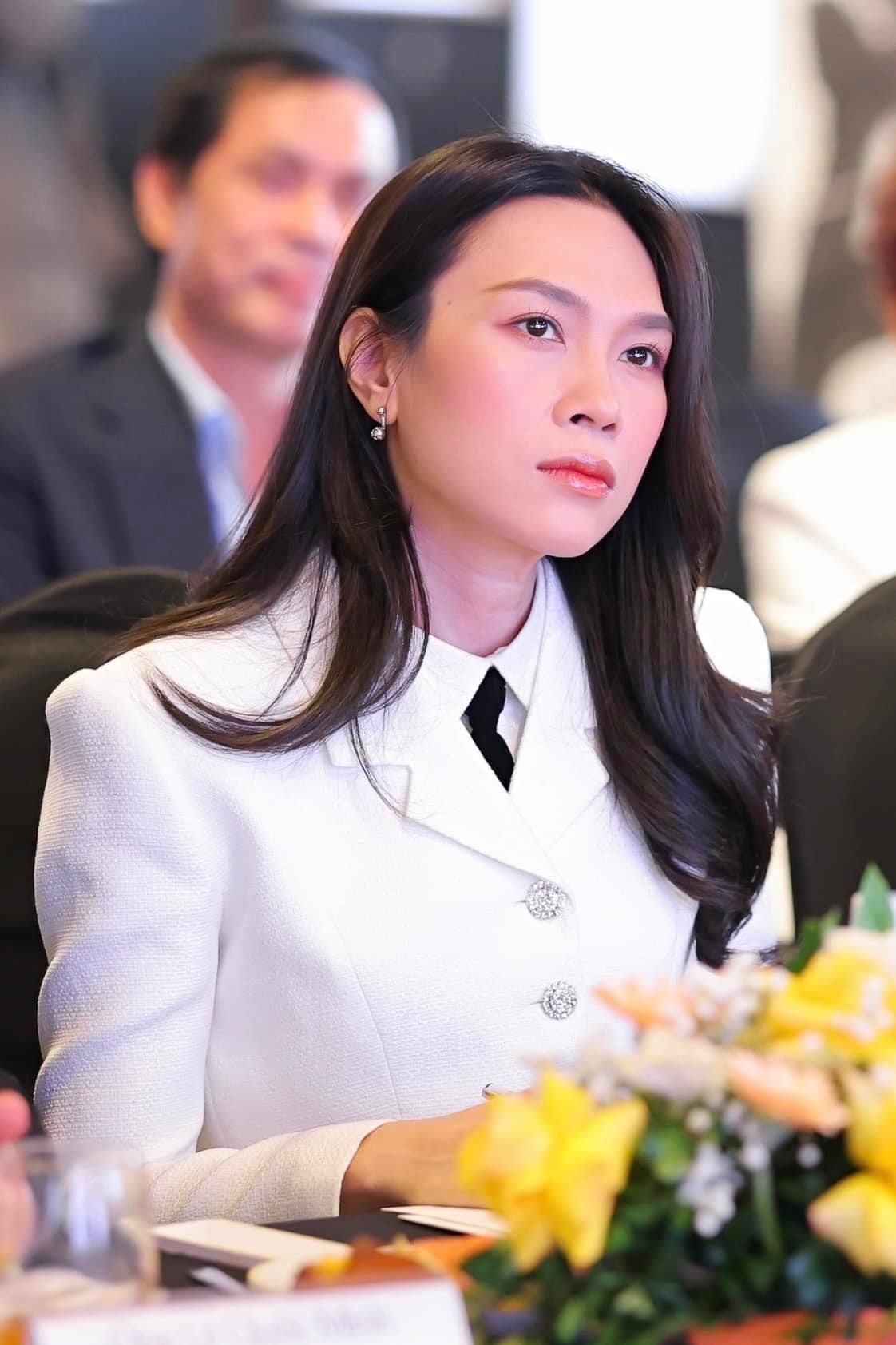 Mỹ Tâm mong muốn lan tỏa tinh thần nhân ái và tình yêu thương đến cộng đồng. Cô cô đặt nhiều tâm huyết vào việc khuyến khích và hỗ trợ giáo dục, đặc biệt là cho những em nhỏ có hoàn cảnh khó khăn