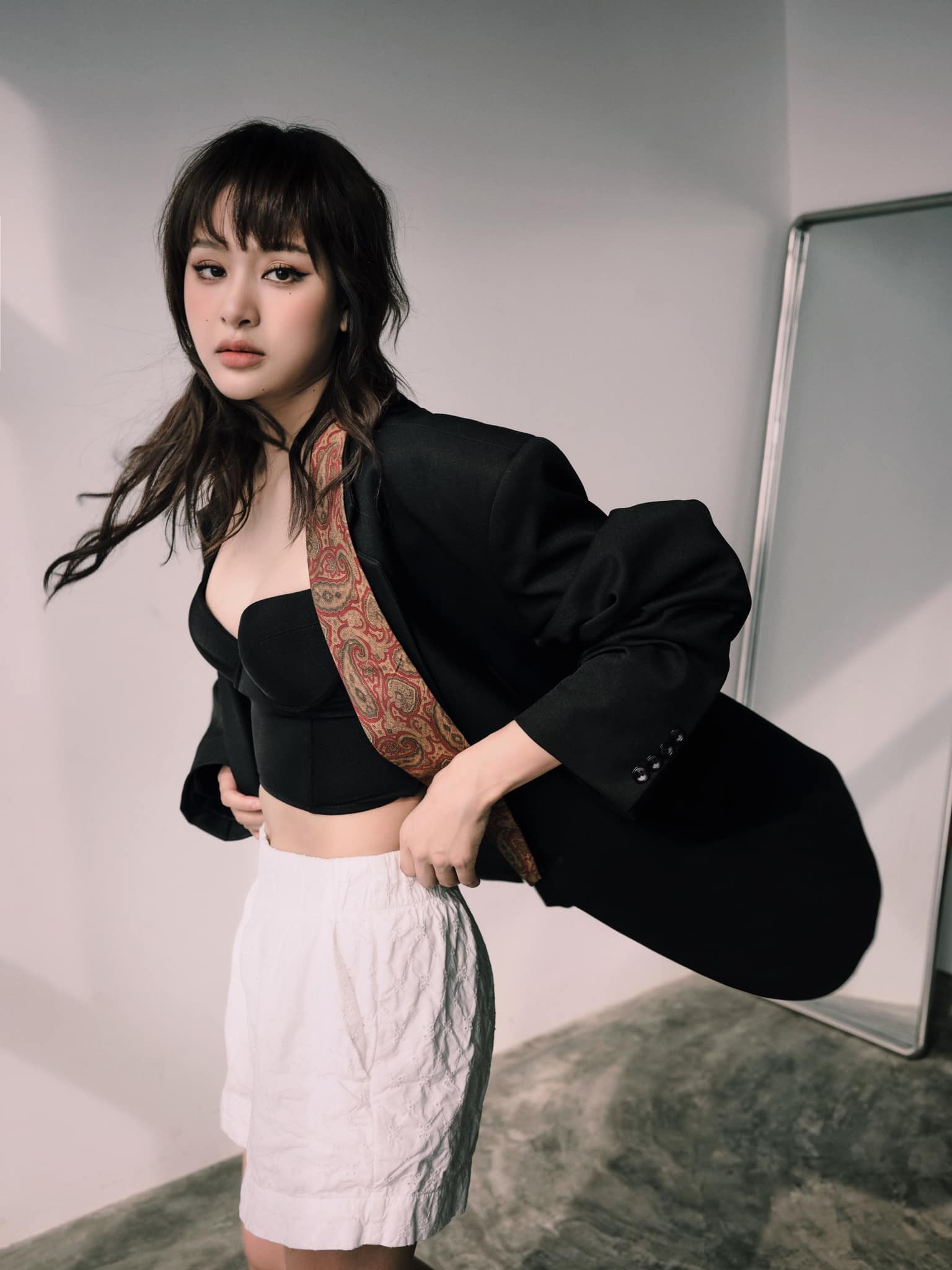 Sự nghiệp Hiền Hồ 'tụt dốc không phanh' sau khi vướng phải ồn ào