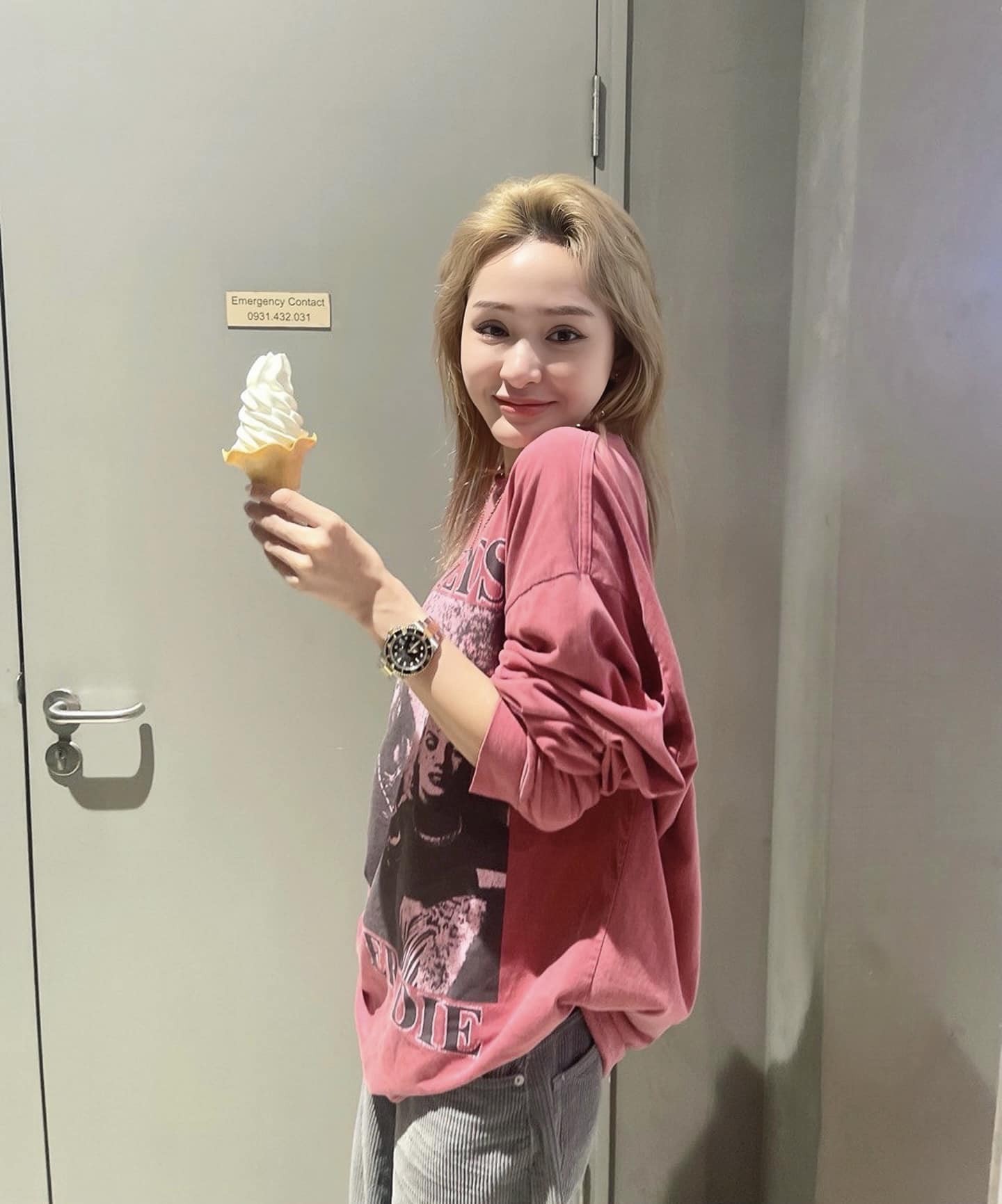 Việc ra sản phẩm mới hay đi diễn của cô vấp phải nhiều phản ứng trái chiều, chỉ trích của khán giả