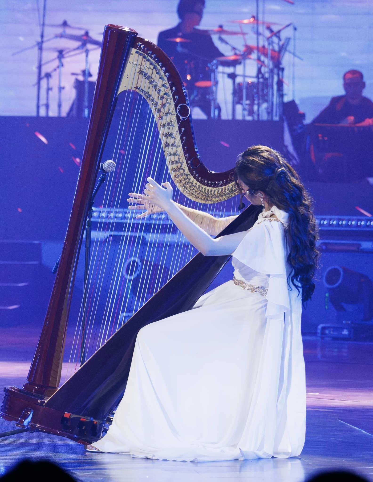 Hương Ly làm rõ nghi vấn 'đàn nhép' ở Chị đẹp, dân tình chỉ biết ‘đứng hình’: Đúng con nhà nòi - Ảnh 1