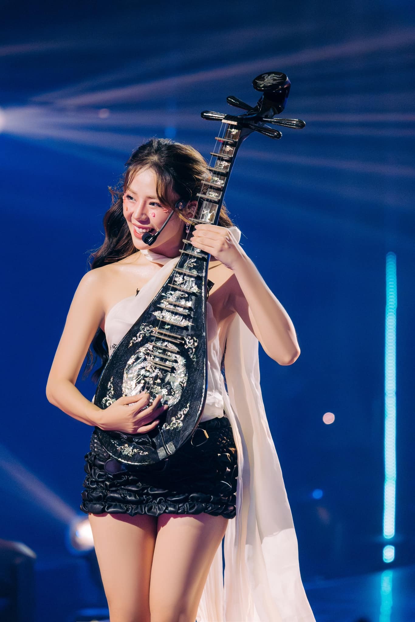 Hương Ly làm rõ nghi vấn 'đàn nhép' ở Chị đẹp, dân tình chỉ biết ‘đứng hình’: Đúng con nhà nòi - Ảnh 2