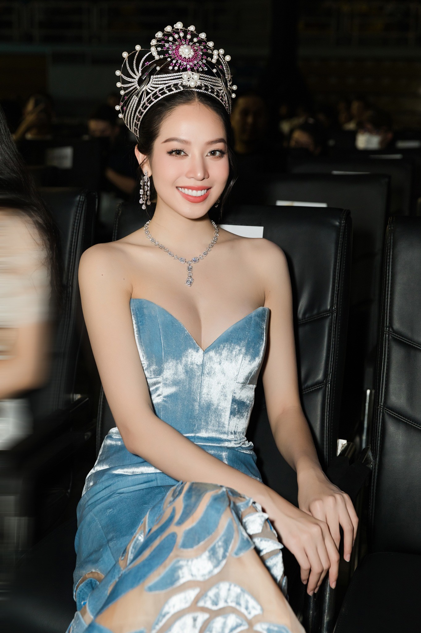 Hễ xuất hiện cô nàng lại gây sốt