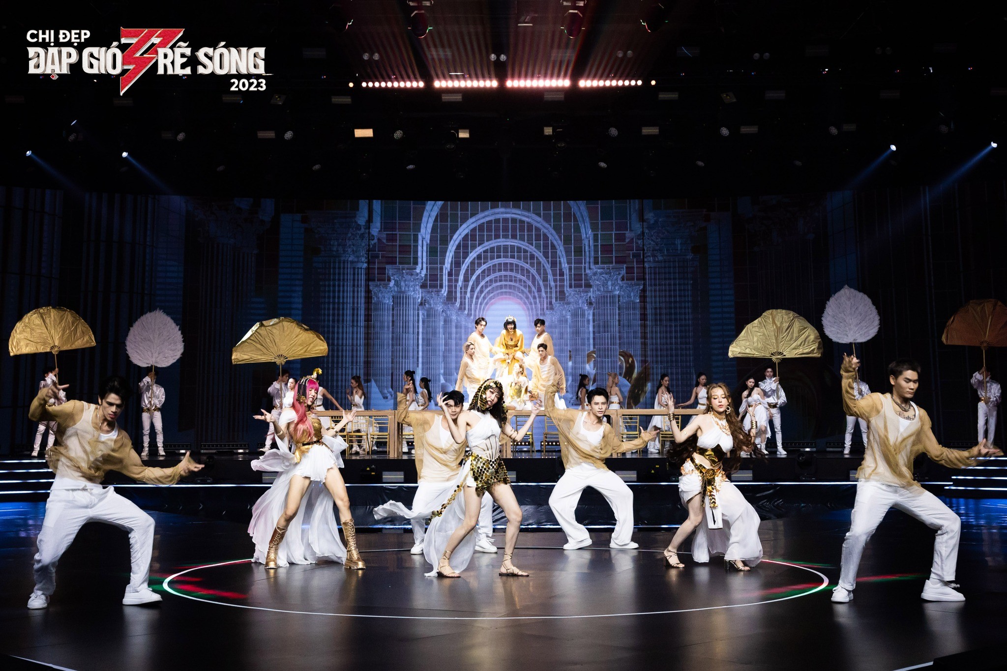 Chị Đẹp Đạp Gió Rẽ Sóng lại oanh tạc 'cõi mạng', xứng tầm show truyền hình đỉnh nhất năm - Ảnh 1 Chị Đẹp Đạp Gió Rẽ Sóng lại oanh tạc 'cõi mạng', xứng tầm show truyền hình đỉnh nhất năm - Ảnh 1
