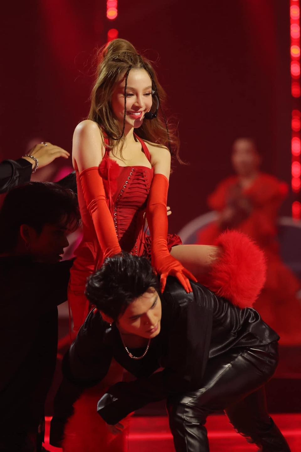 Video: Huyền Baby tung hậu trường tập Đã Không Yêu Thì Thôi cực slay, cỡ nào mà mong chồng không thấy! - Ảnh 10