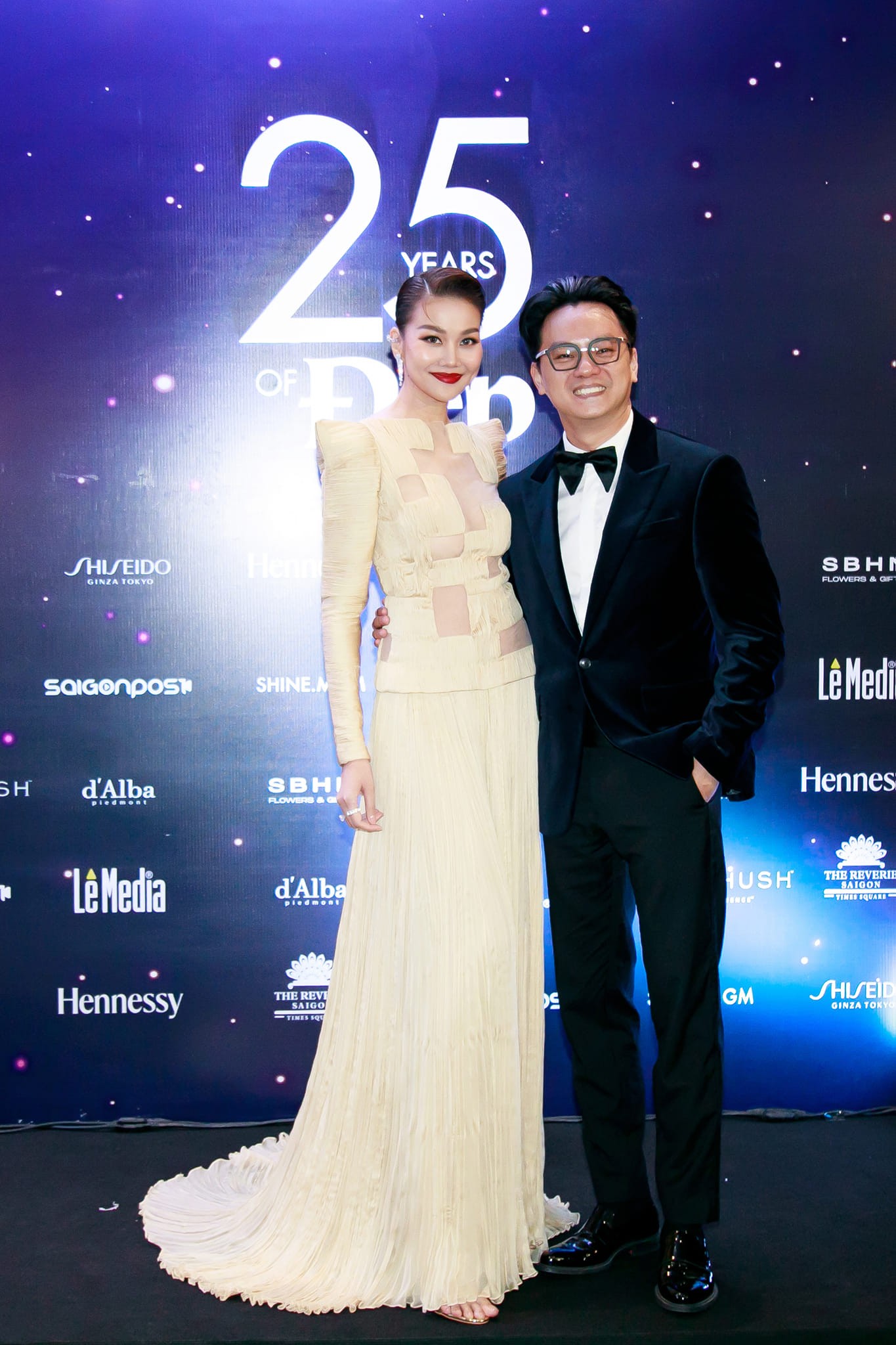 Thanh Hằng xả ảnh tình tứ bên chồng, báo luôn 'tin vui': Khán giả ồ ạt chúc mừng - Ảnh 1