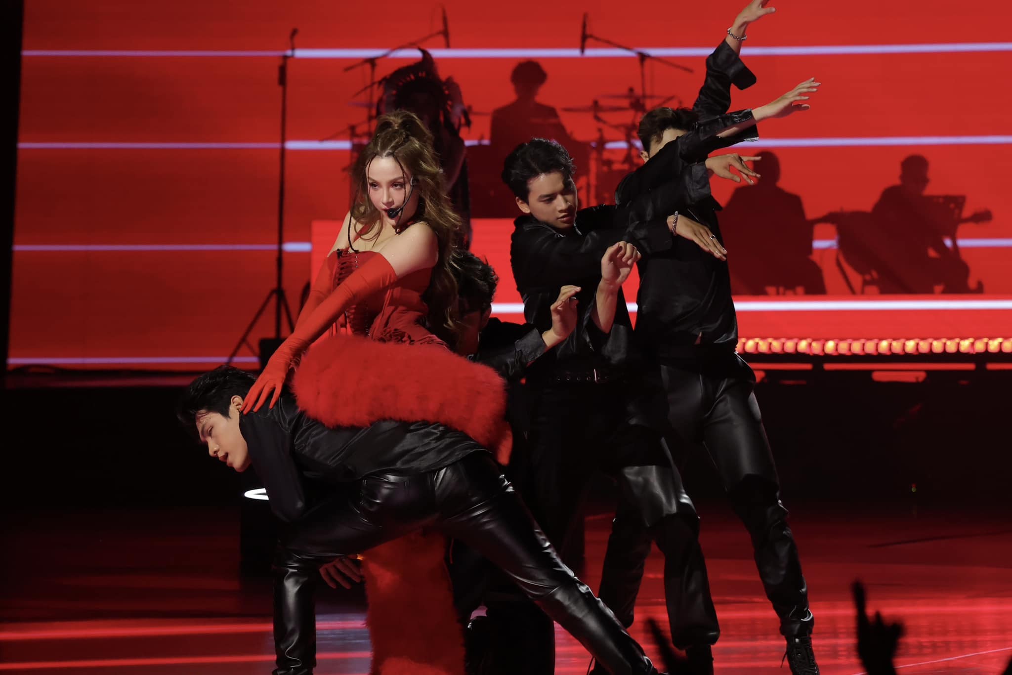 Video: Huyền Baby tung hậu trường tập Đã Không Yêu Thì Thôi cực slay, cỡ nào mà mong chồng không thấy! - Ảnh 5