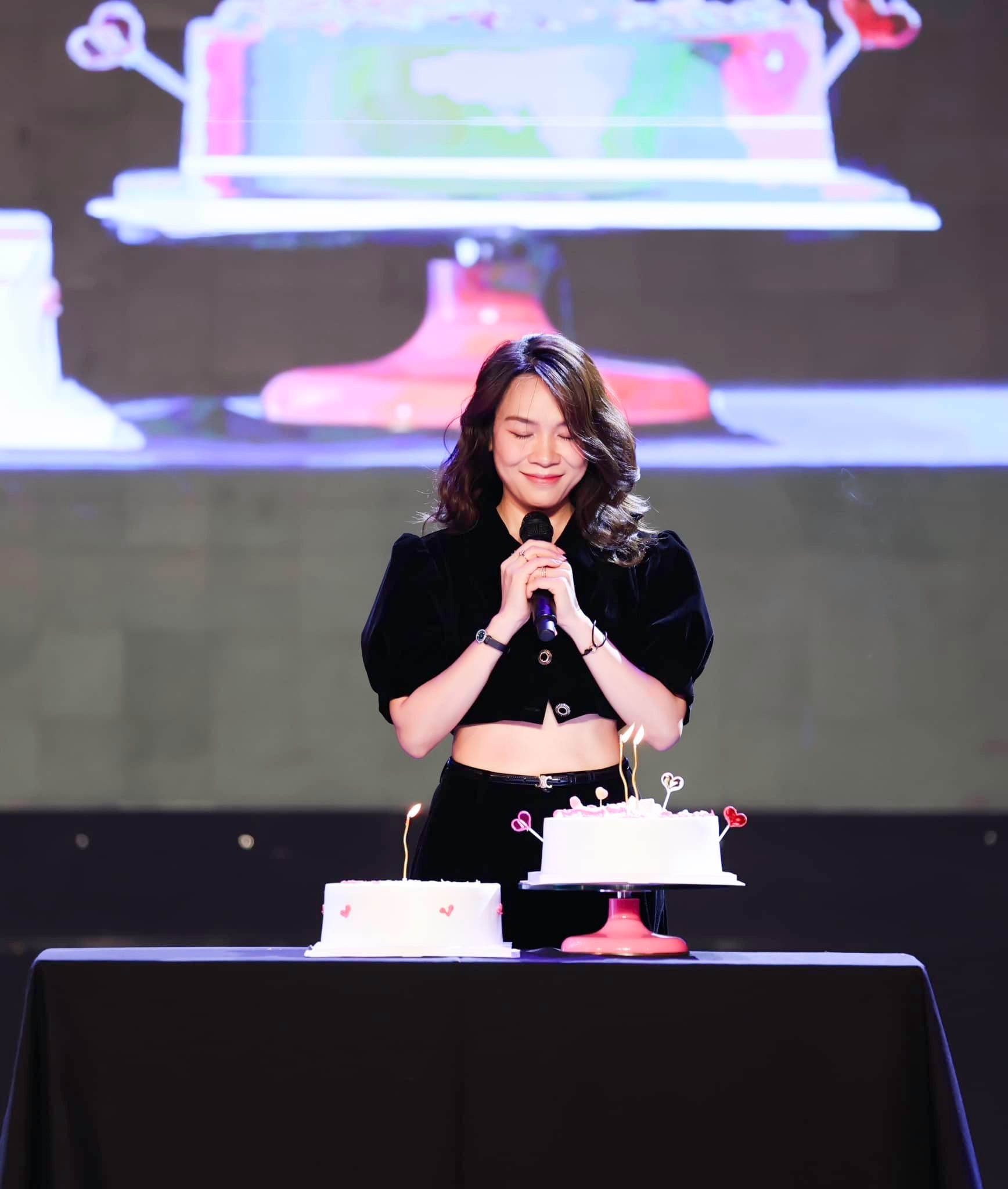 Sinh nhật tuổi mới của Mỹ Tâm diễn ra ấm cúng, hạnh phúc