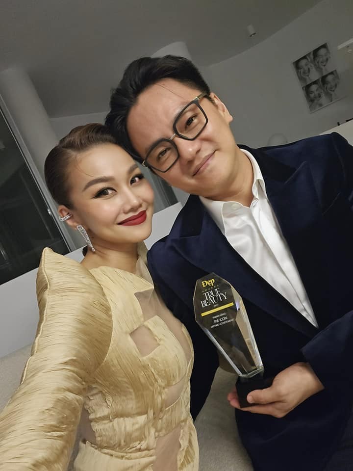 Cô cùng ông xã ăn mừng tin vui trong sự nghiệp Cô cùng ông xã ăn mừng tin vui trong sự nghiệp