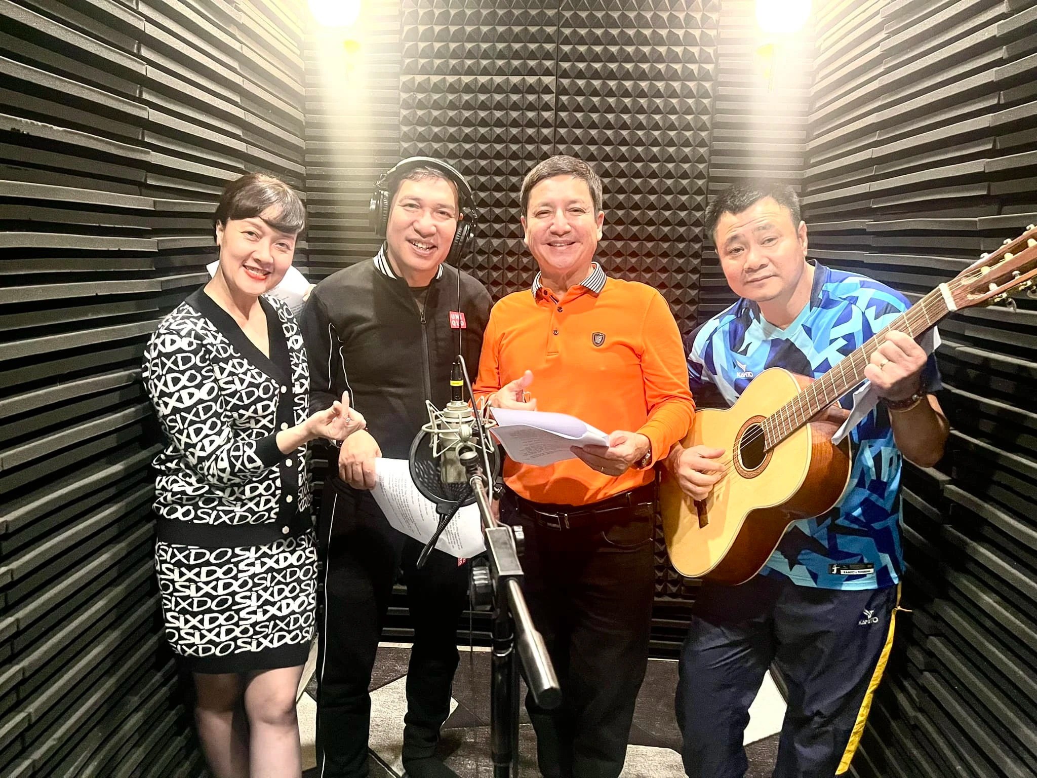 Nghệ sĩ Trí Trung khoe hình tập luyện cùng dàn nghệ sĩ quen thuộc của Táo Quân Nghệ sĩ Trí Trung khoe hình tập luyện cùng dàn nghệ sĩ quen thuộc của Táo Quân