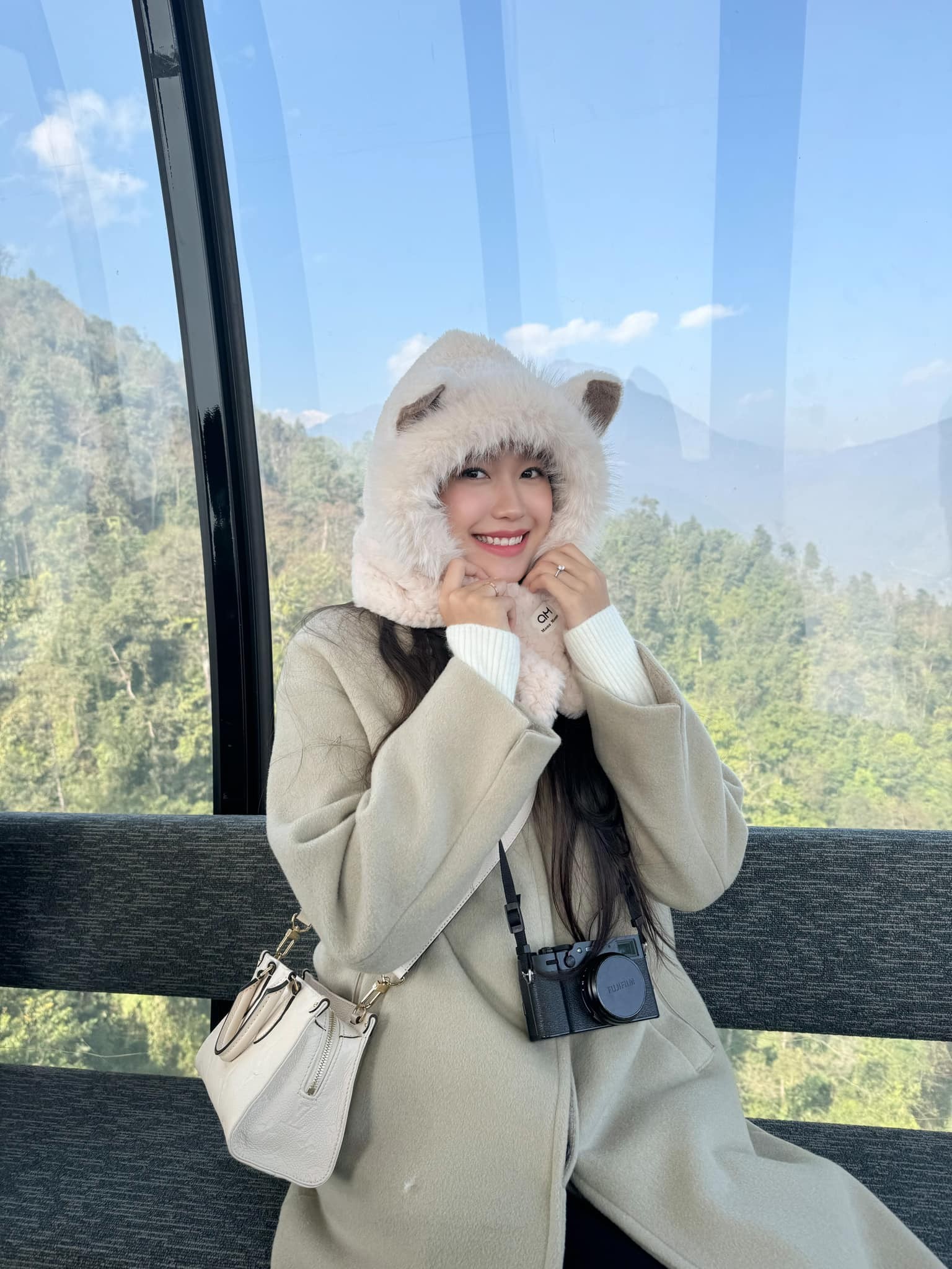 Bà xã Đoàn Văn Hậu sở hữu diện mạo xinh đẹp, nền nã