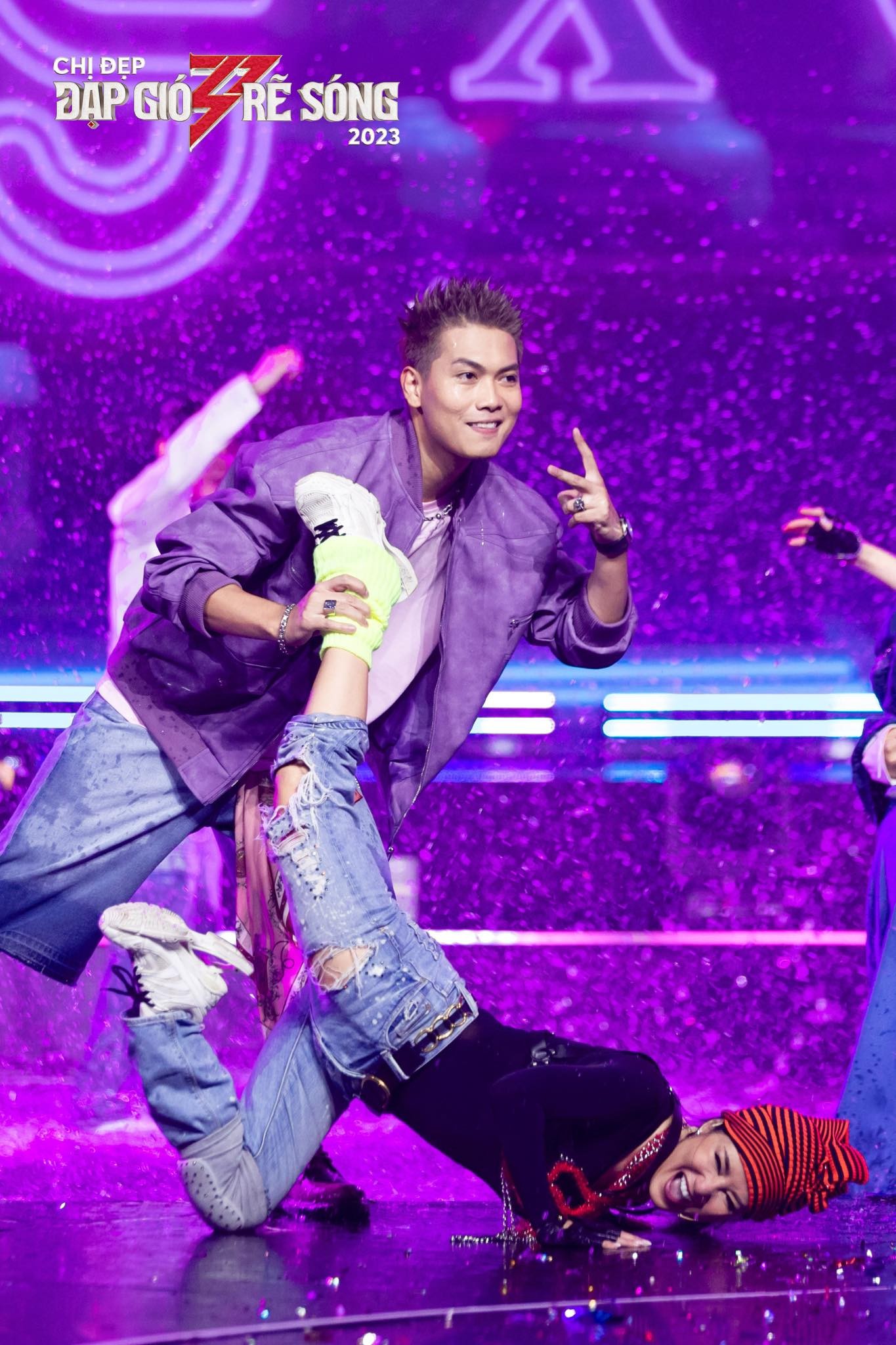 Mỹ Linh - Hồng Nhung 'quậy đục' sân khấu Chị Đẹp Đạp Gió Rẽ Sóng