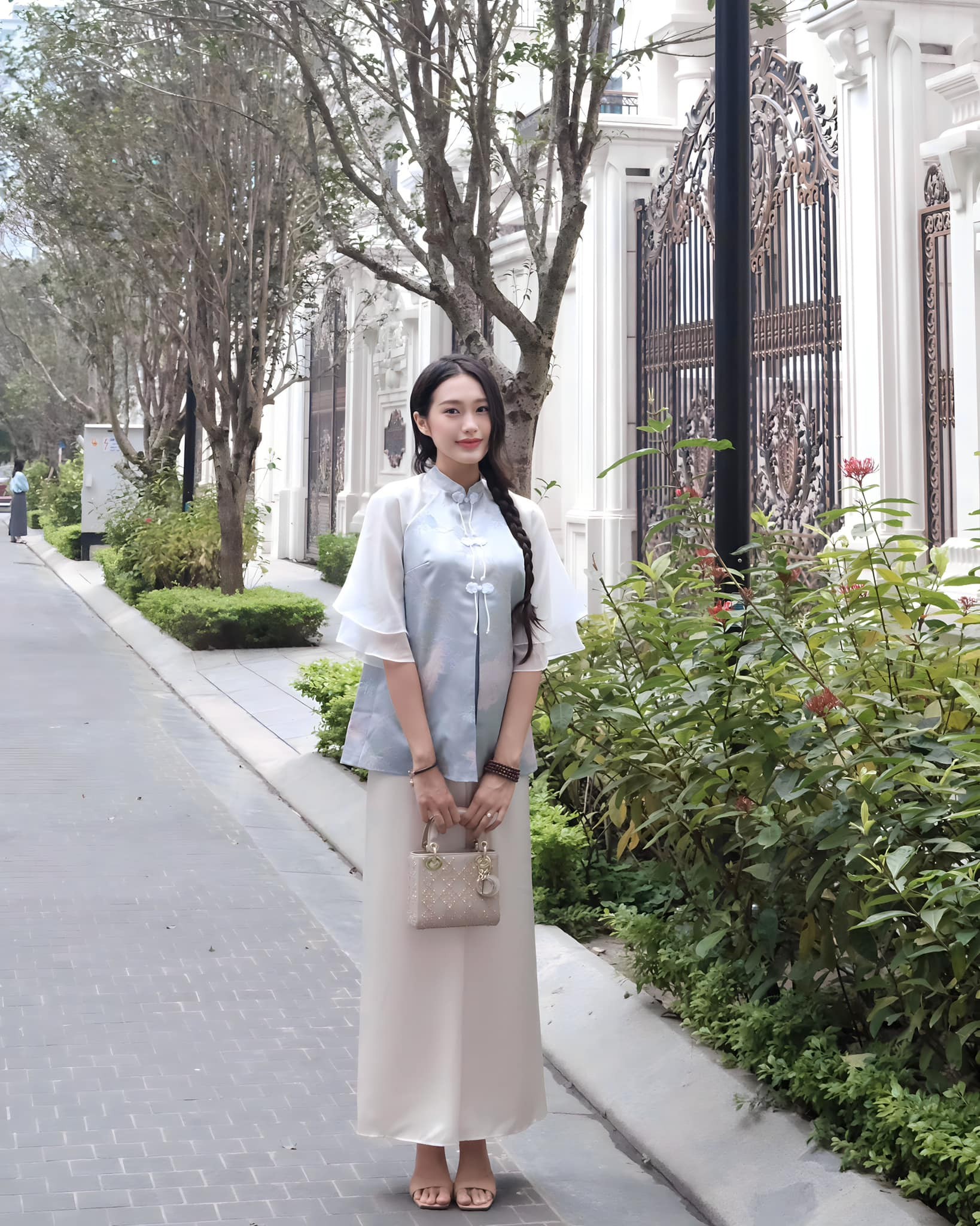 Doãn Hải My liên tục mặc đồ suông rộng sau đám cưới với Văn Hậu