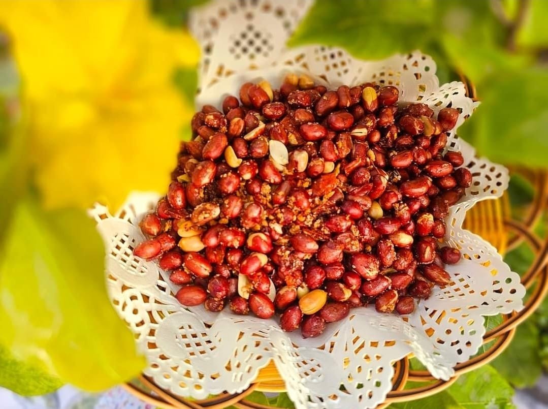 Lạc cháy tỏi là món ăn vặt không nên bỏ qua ngày Tết Lạc cháy tỏi là món ăn vặt không nên bỏ qua ngày Tết