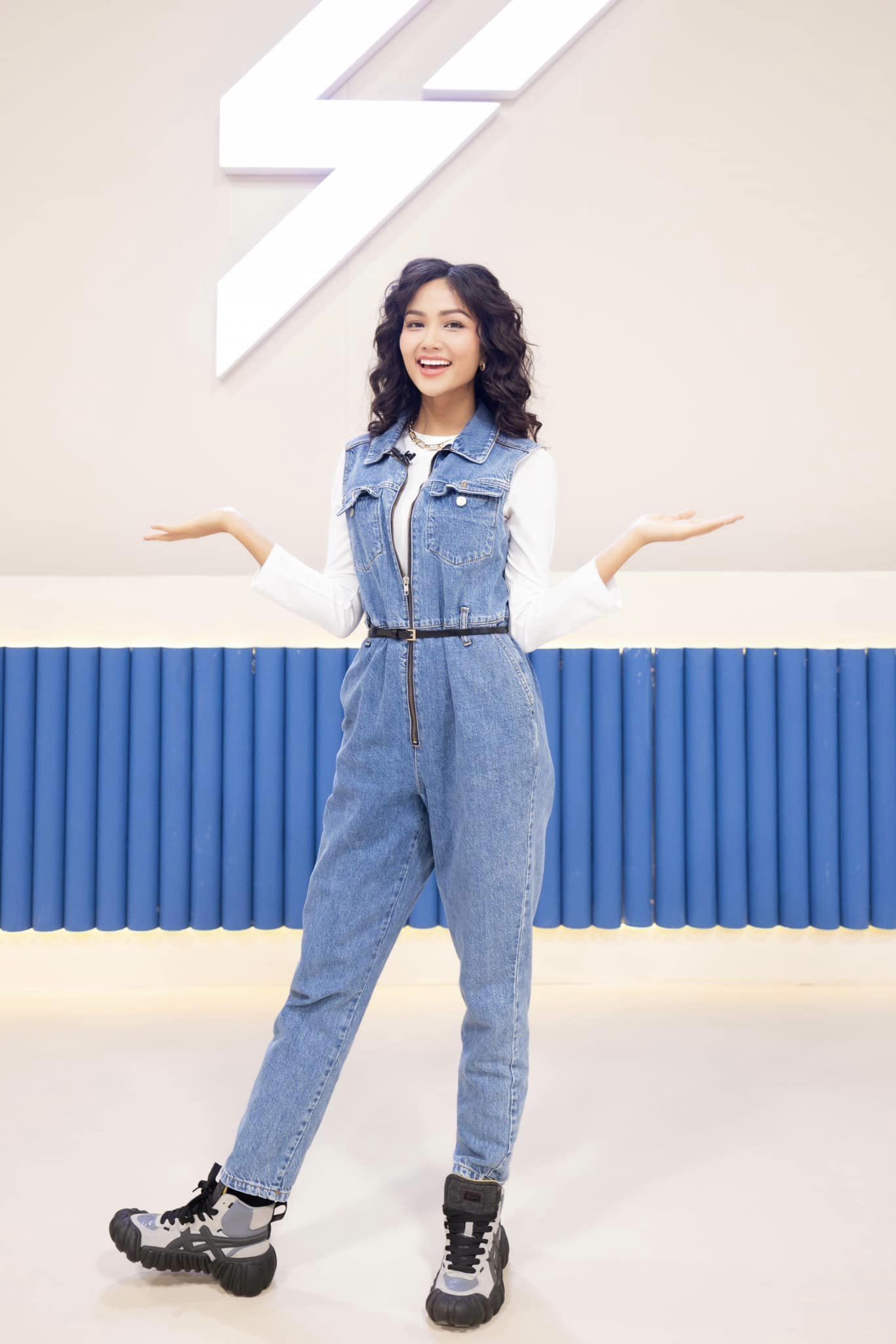 H'Hen Niê cho thấy sự nỗ lực không biết mệt mỏi tại Chị Đẹp Đạp Gió Rẽ Sóng