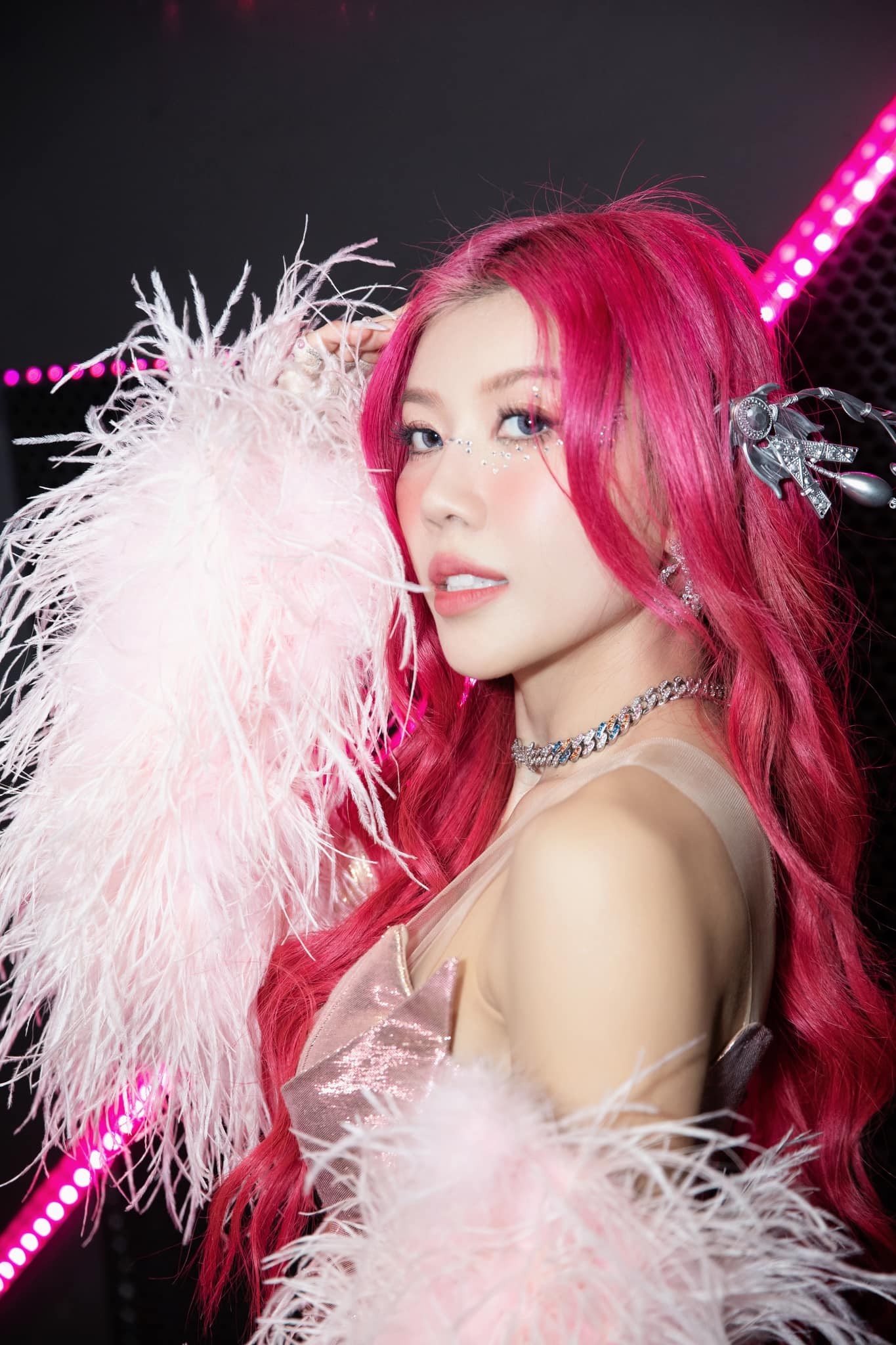 Trang Pháp có ngay 1 động thái giữa lúc bị đồn bất hòa với Lệ Quyên - Ảnh 3