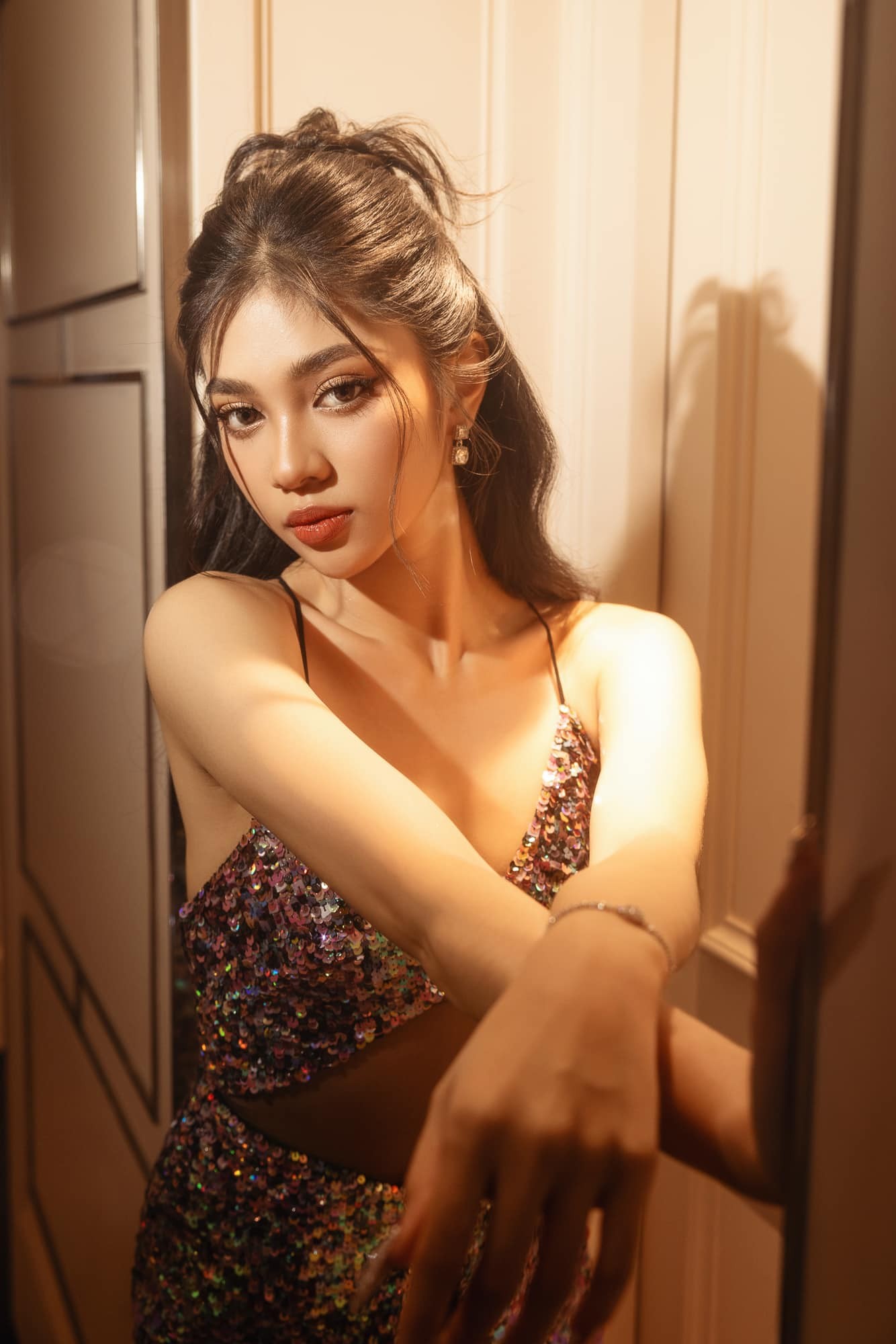 Video: Minh Kiên khoe eo thon cùng đôi chân 'kiếm Nhật', gợi cảm hết nấc trong dịp sinh nhật - Ảnh 5