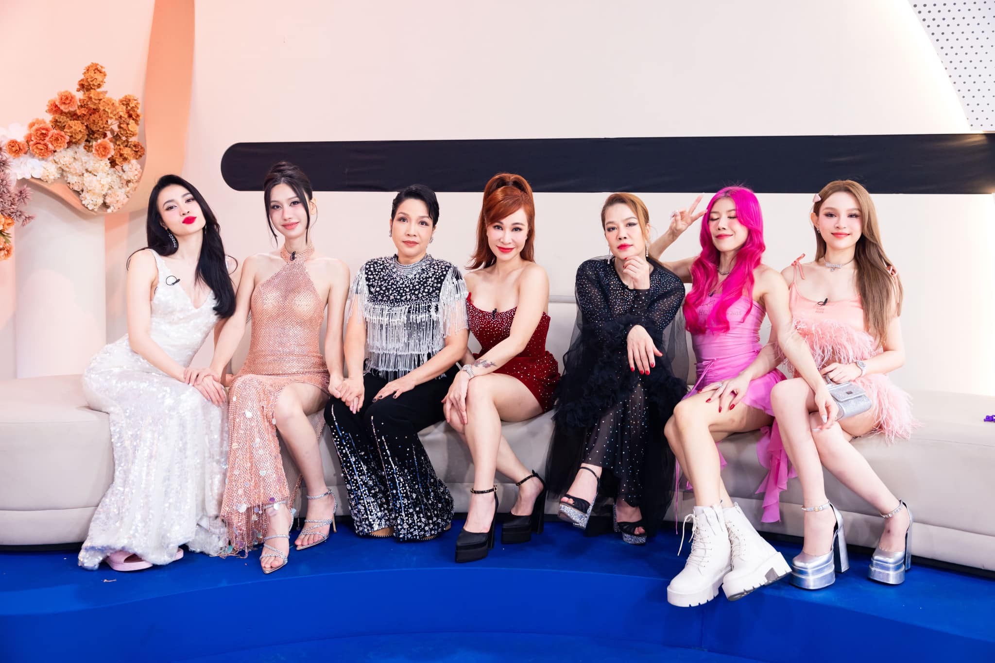 Các thành viên nhóm mashup Diễm Xưa và Đại Minh Tinh trong Công diễn 5