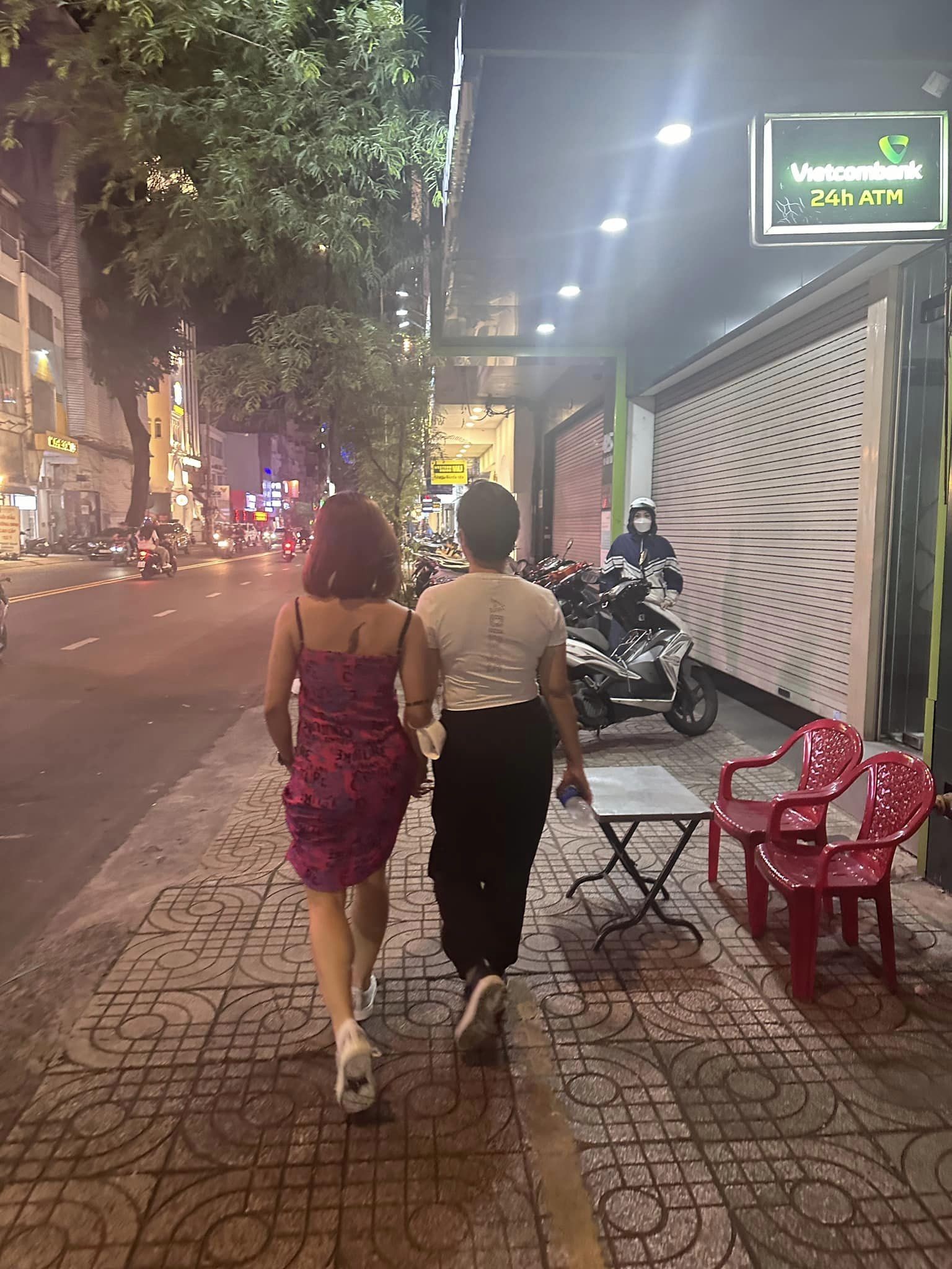 Loạt ảnh hậu trường hai Chị đẹp nhí nhố nhanh chóng thu hút sự chú ý từ cộng đồng mạng Loạt ảnh hậu trường hai Chị đẹp nhí nhố nhanh chóng thu hút sự chú ý từ cộng đồng mạng